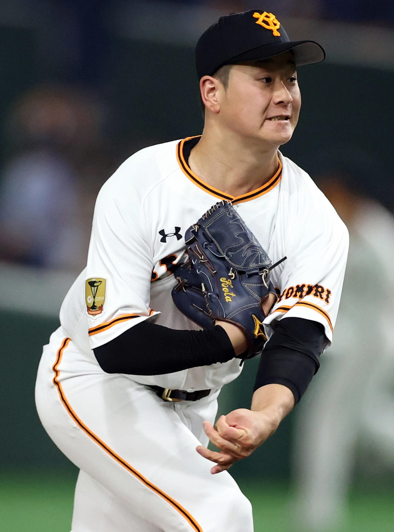 巨人対ヤクルト　8回表途中、登板する中川（撮影・狩俣裕三）