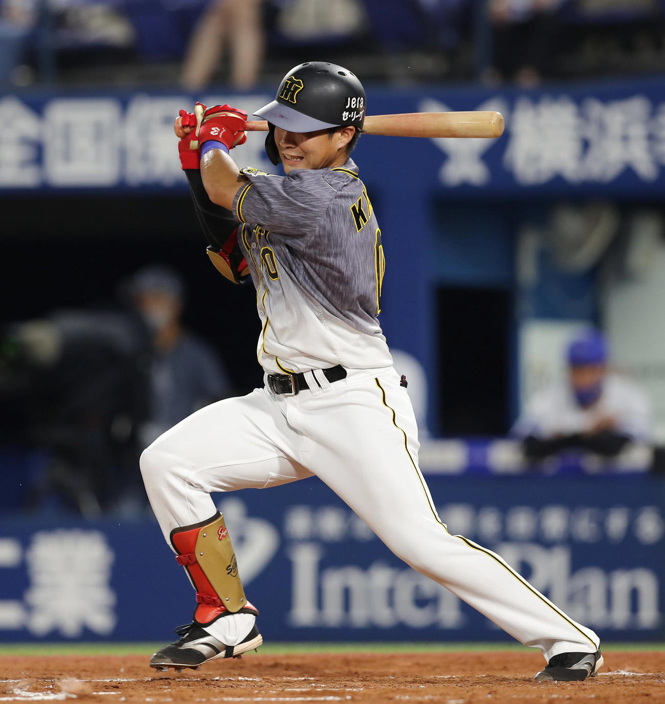 DeNA対阪神　2回表阪神無死二塁、木浪は中前適時打を放つ（撮影・前田充）