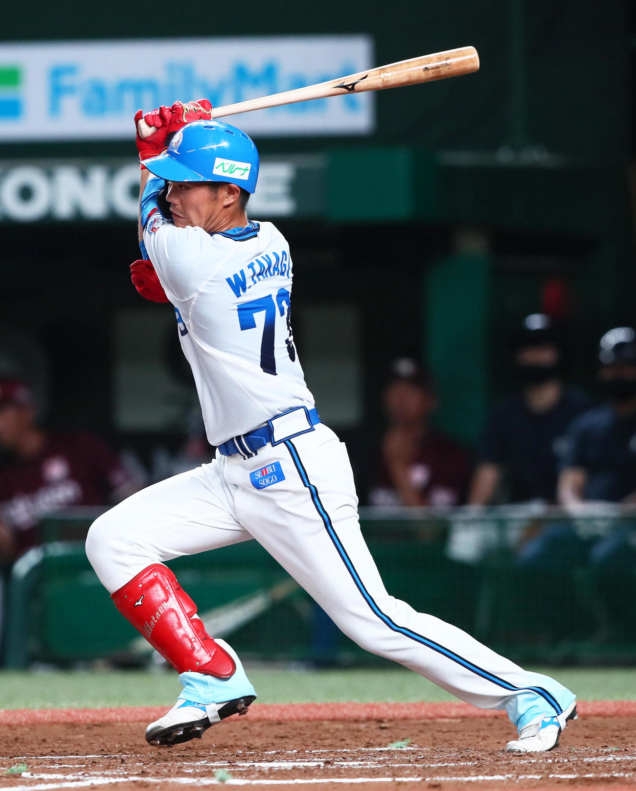 西武対楽天　3回裏西武無死、右前へプロ初安打を放つ高木（撮影・足立雅史）