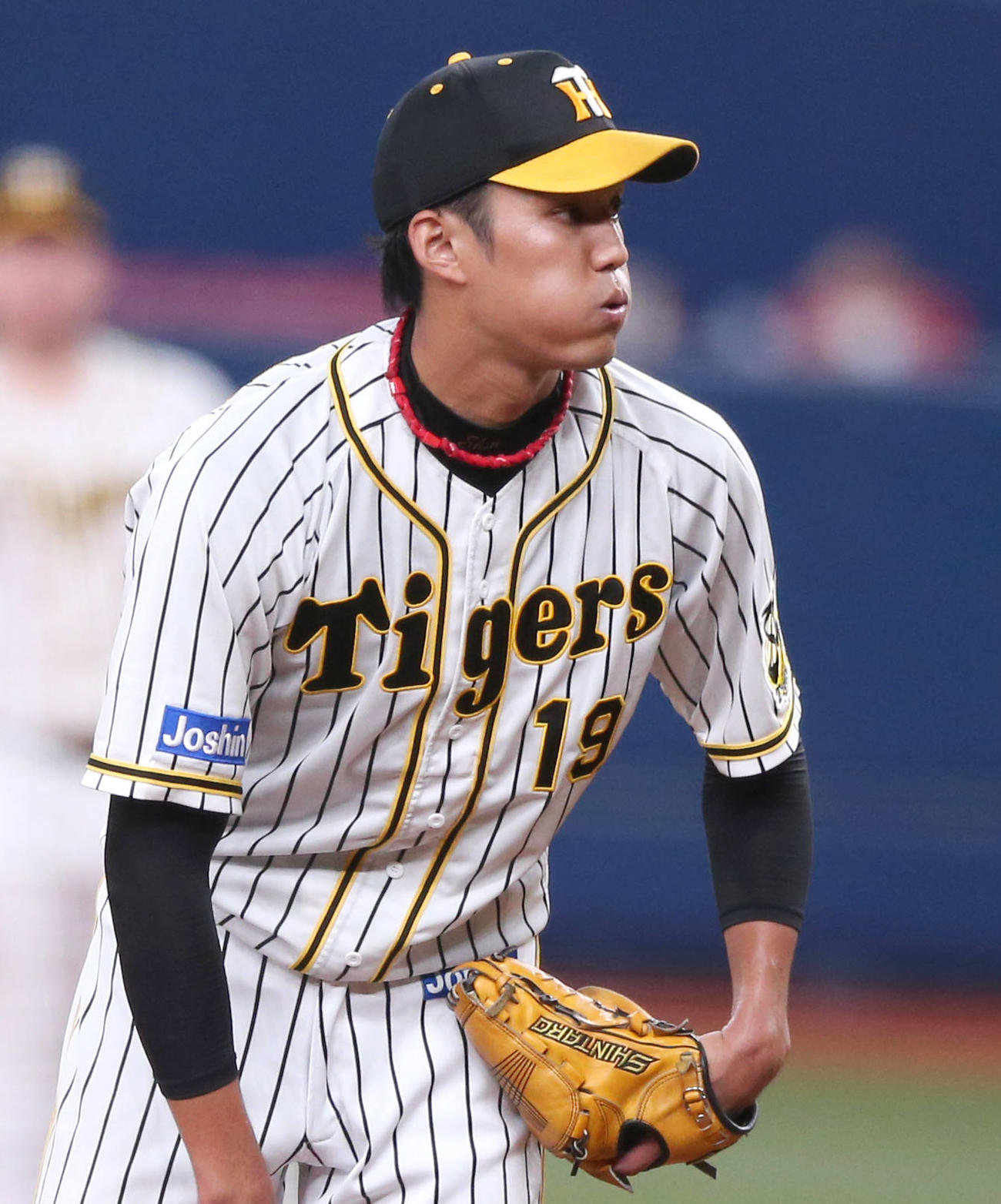 阪神対広島　4回表、呼吸を整える藤浪（撮影・上山淳一）