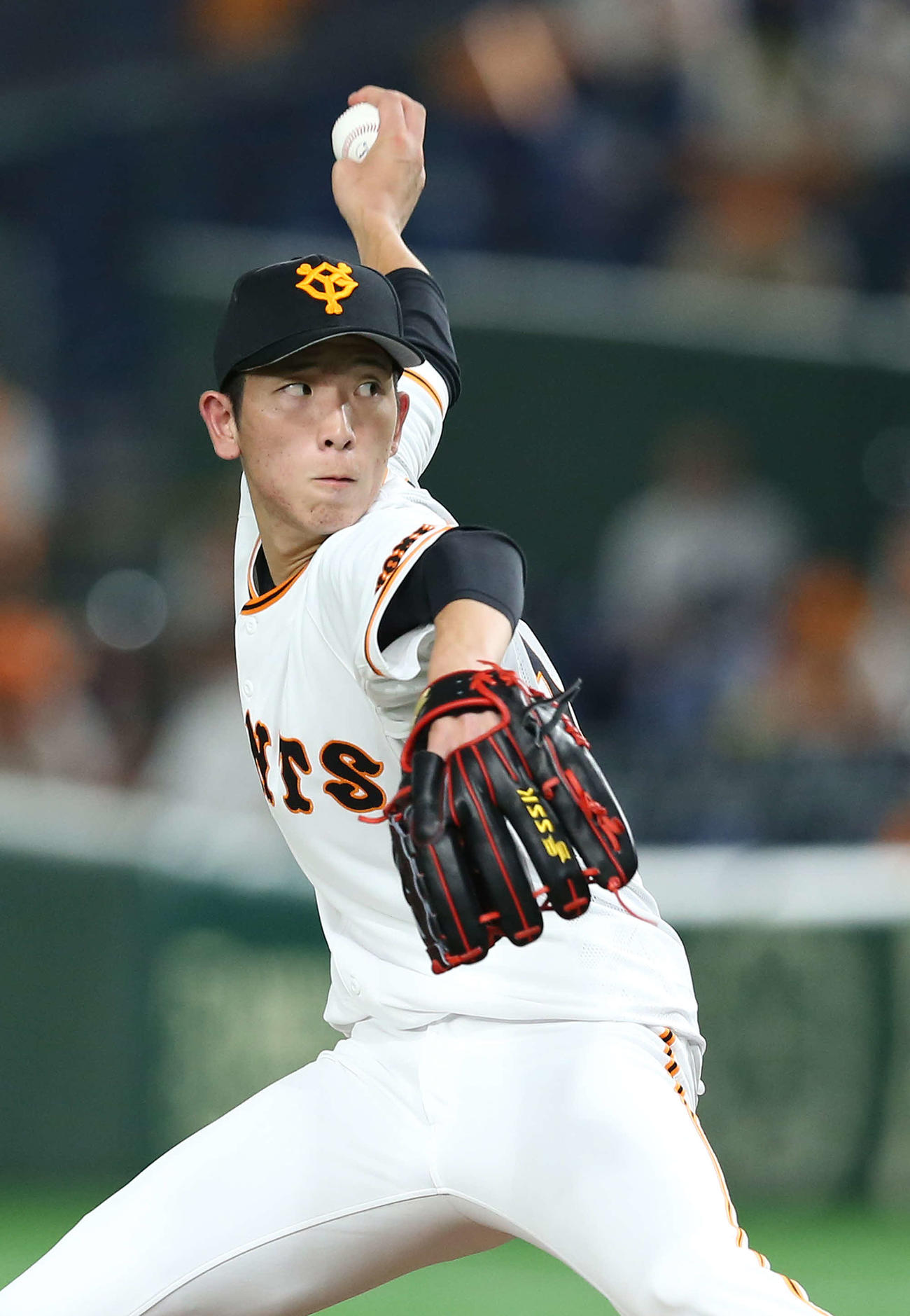 巨人対中日　力投する巨人先発の戸郷（撮影・河野匠）