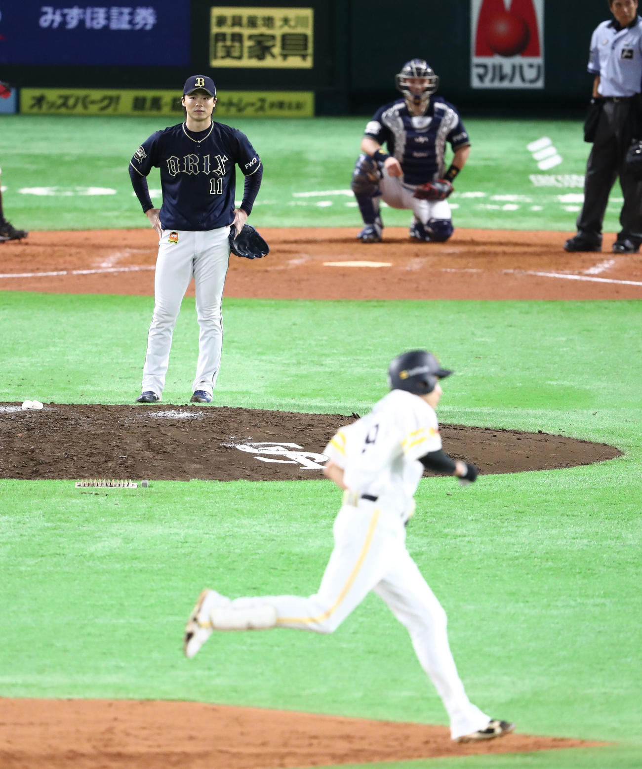 ソフトバンク対オリックス　8回裏ソフトバンク2死一、二塁、柳田に勝ち越しとなる3点本塁打を浴びた山崎福（撮影・梅根麻紀）