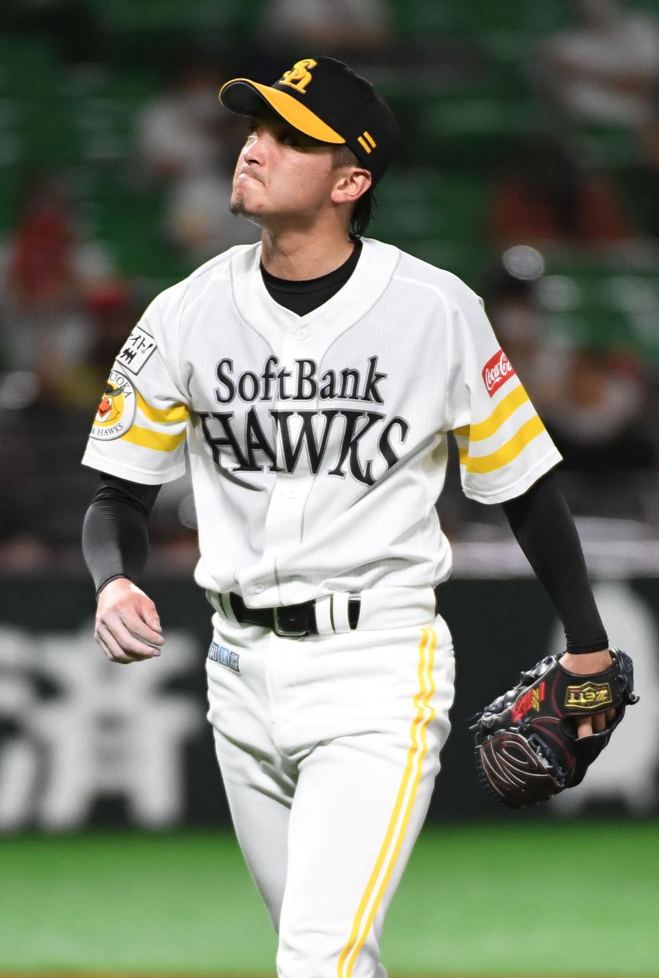 ソフトバンク対オリックス　先発の東浜巨は5回を投げ1失点と好投する（撮影・今浪浩三）