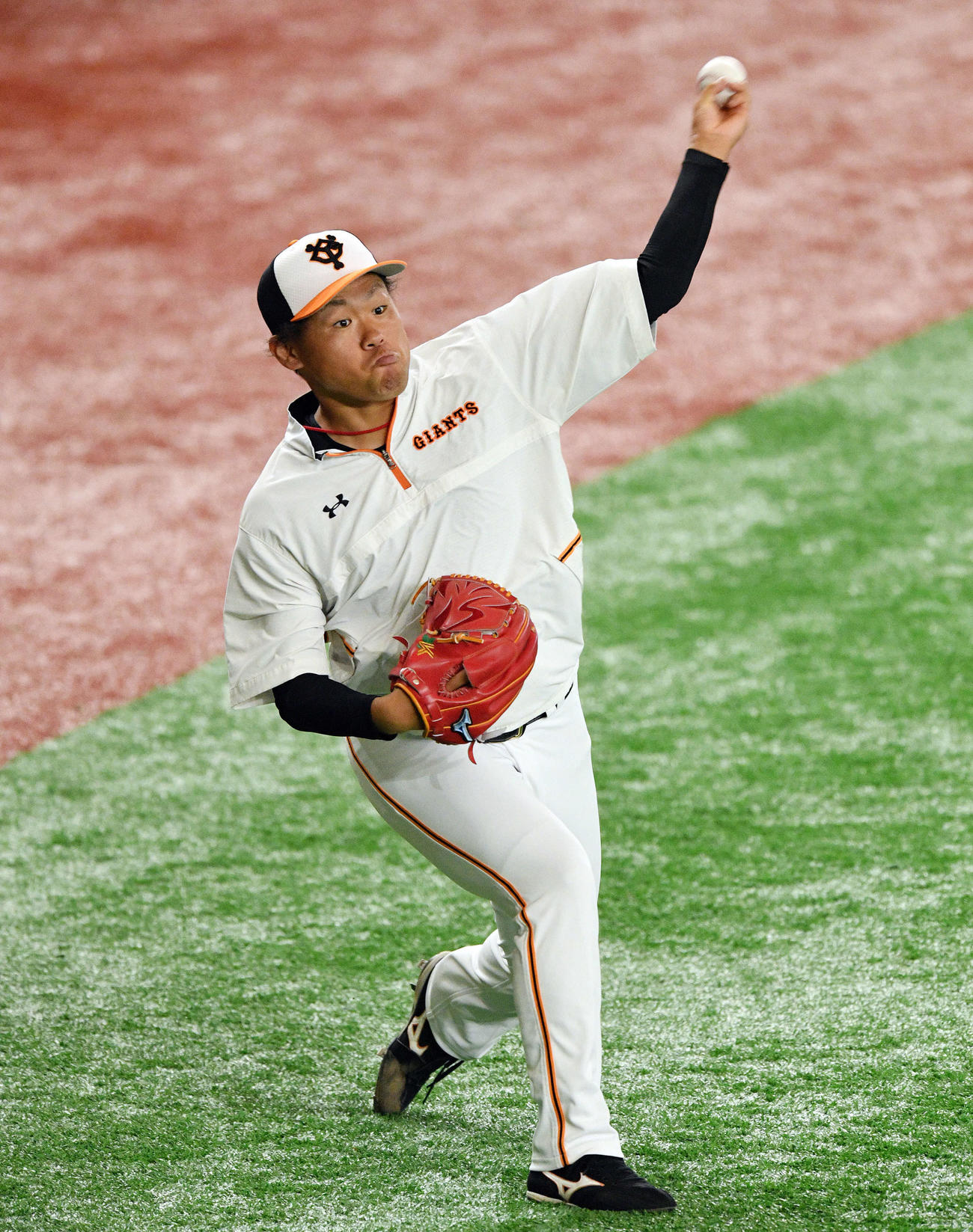 巨人対中日　試合前練習で調整する巨人田口（撮影・滝沢徹郎）