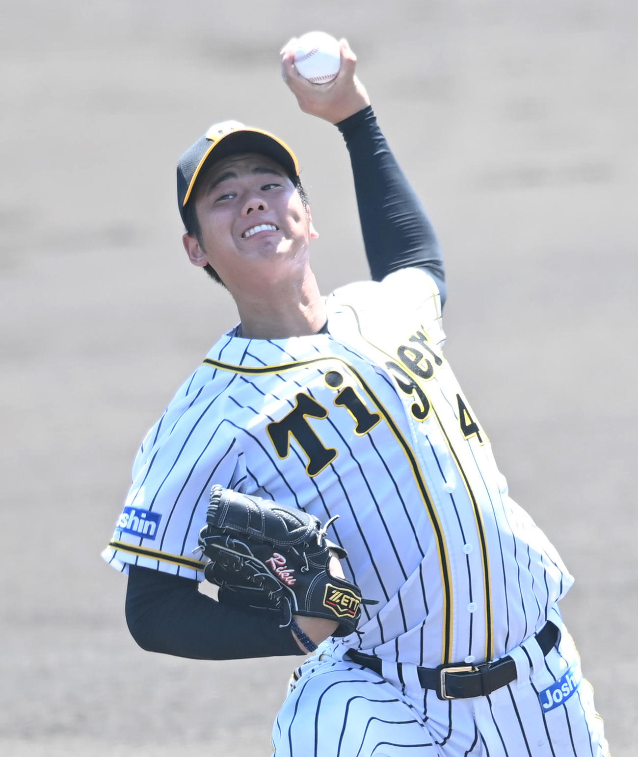 阪神2軍対天理大　先発の阪神川原（代表撮影）