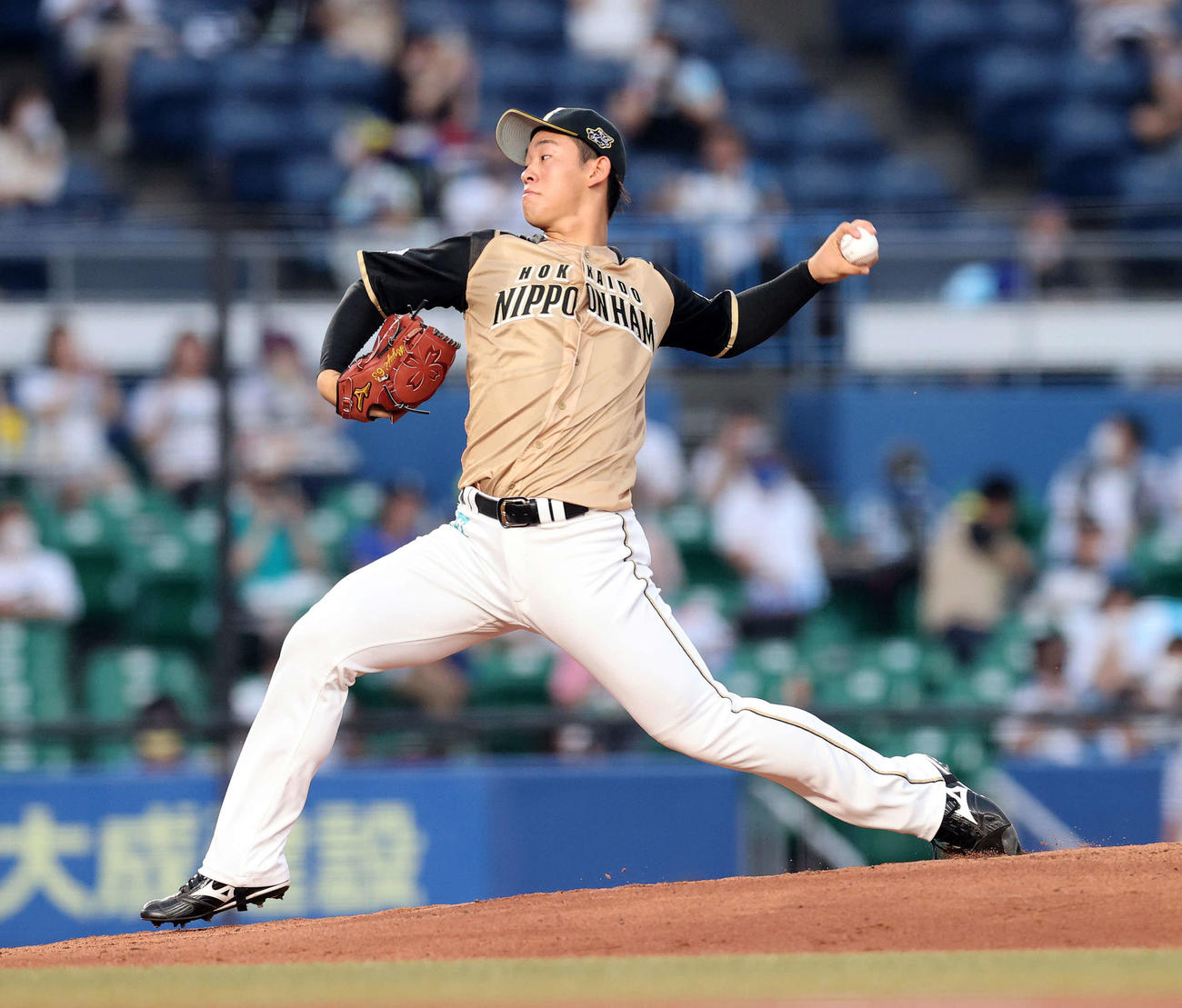 ロッテ対日本ハム　先発し力投する日本ハム北浦（撮影・鈴木正人）