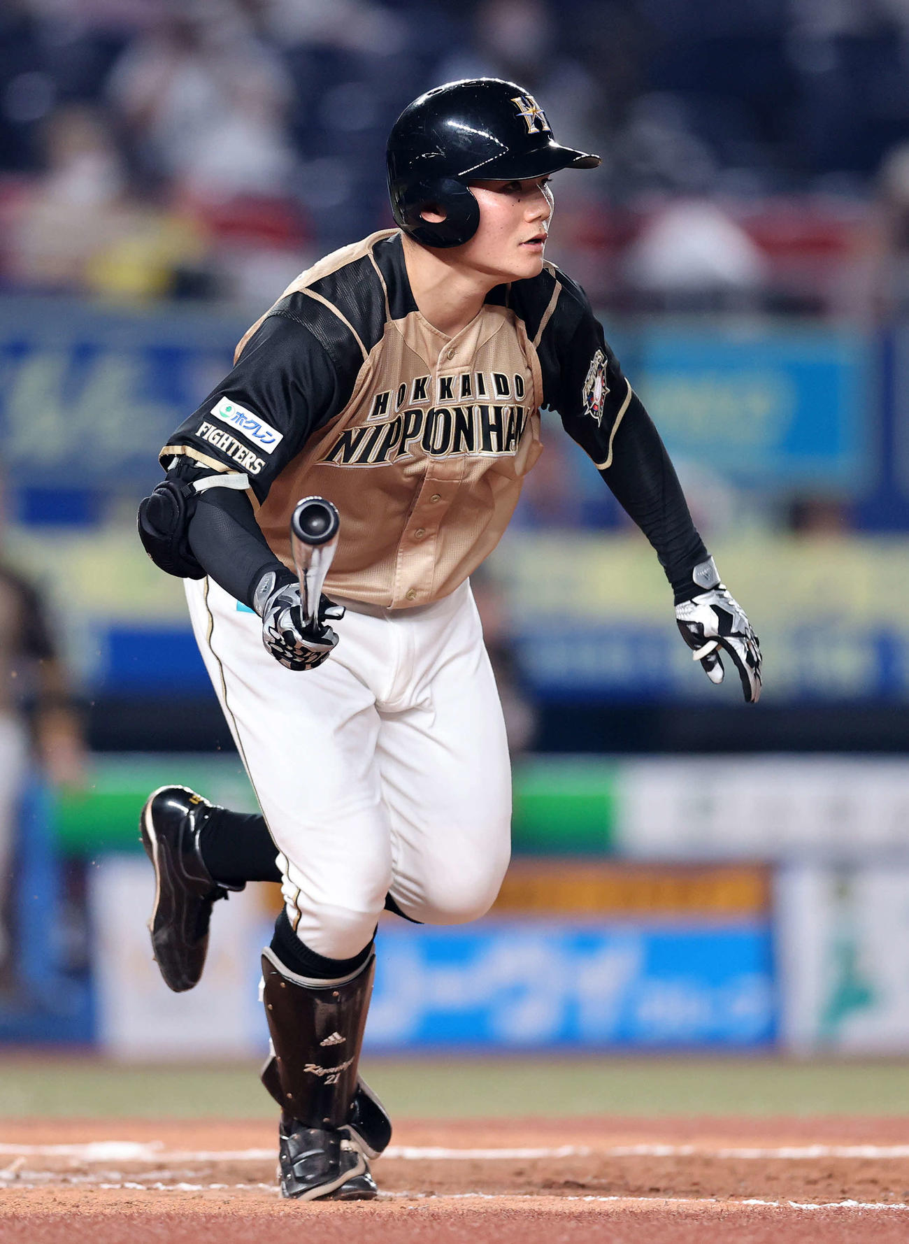 ロッテ対日本ハム　8回表日本ハム2死三塁、清宮は右越え適時二塁打を放つ（撮影・鈴木正人）