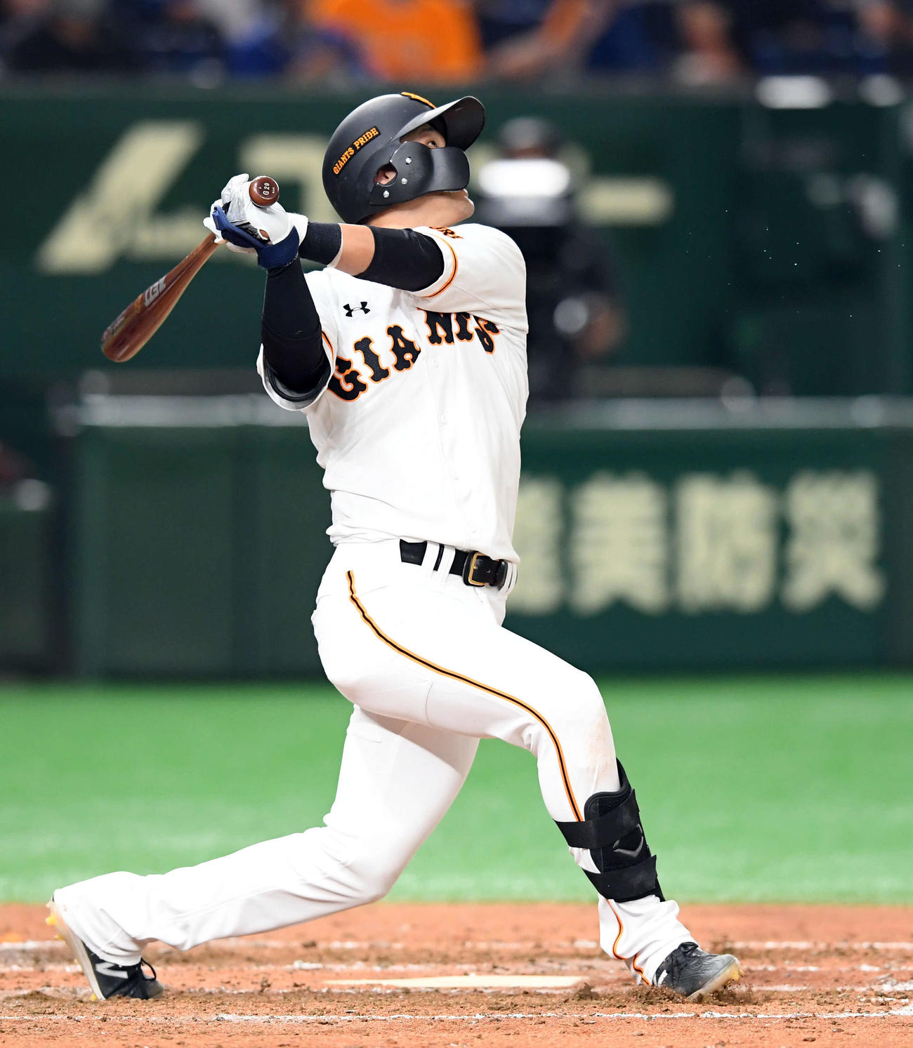巨人対中日　4回裏巨人1死満塁、中前適時打を放つ吉川尚（撮影・たえ見朱実）