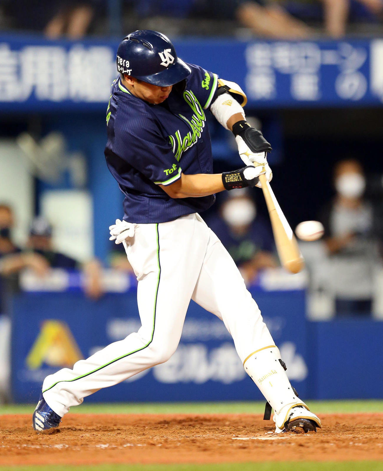 DeNA対ヤクルト　3回表ヤクルト1死二、三塁、左翼線に2点適時打を放つ山田哲（撮影・大野祥一）