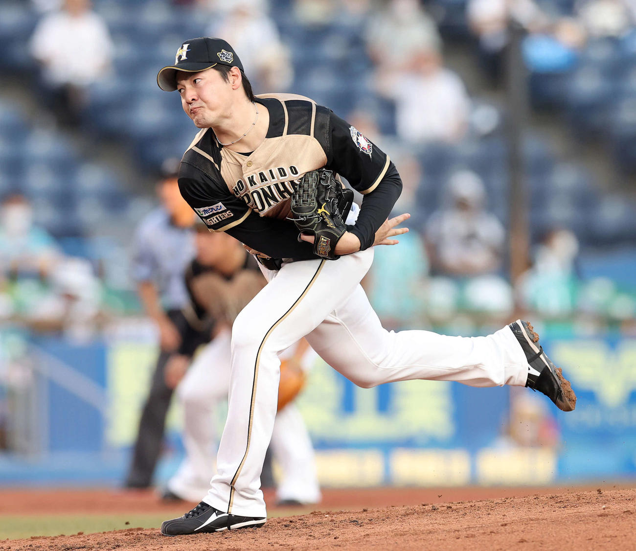 ロッテ対日本ハム　先発し力投する日本ハム有原（撮影・鈴木正人）