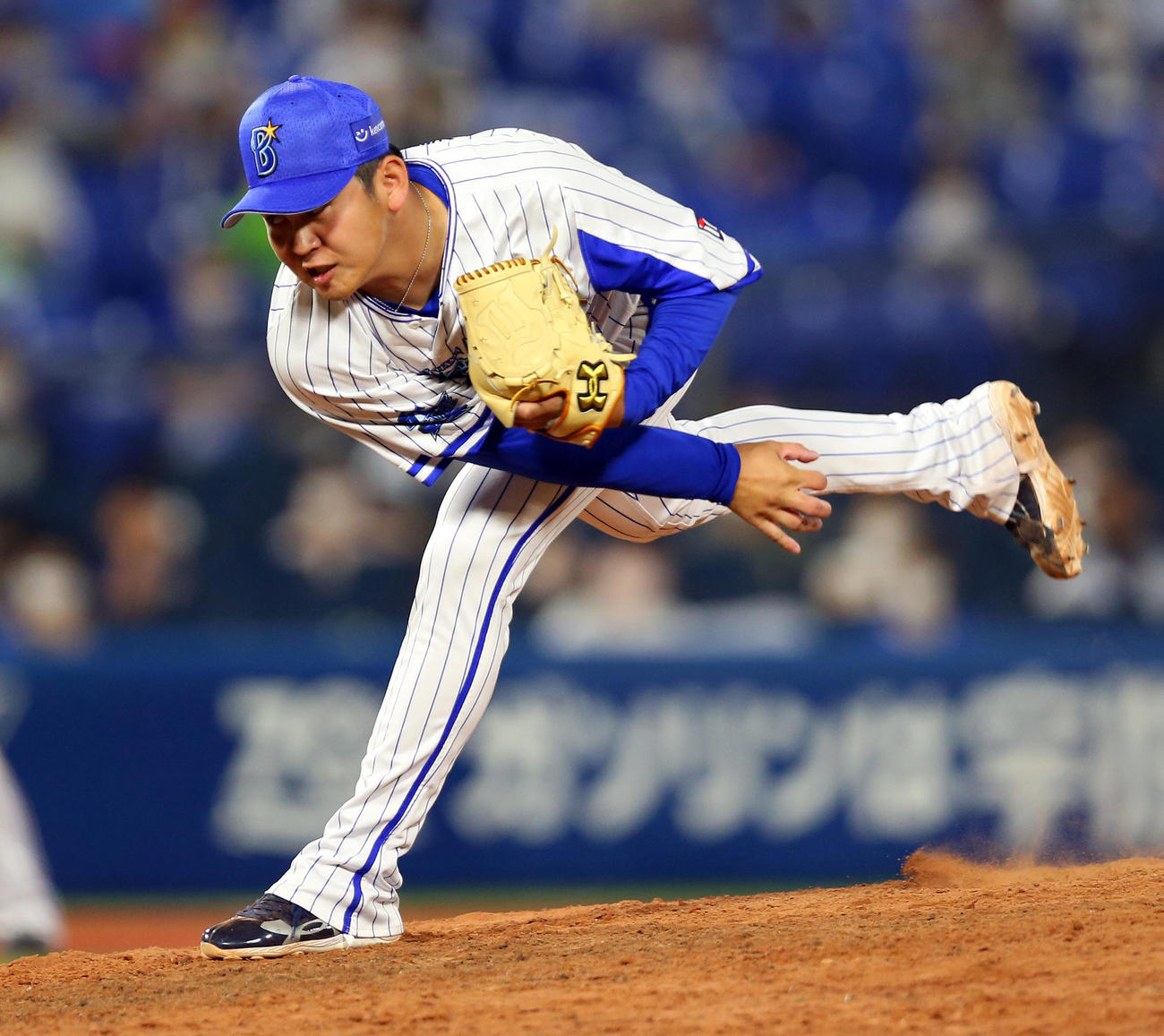DeNA対ヤクルト　6番手のDeNA山崎（撮影・大野祥一）