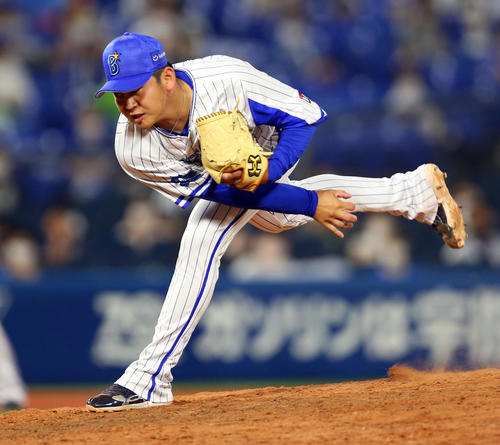 DeNA対ヤクルト　6番手のDeNA山崎（撮影・大野祥一）