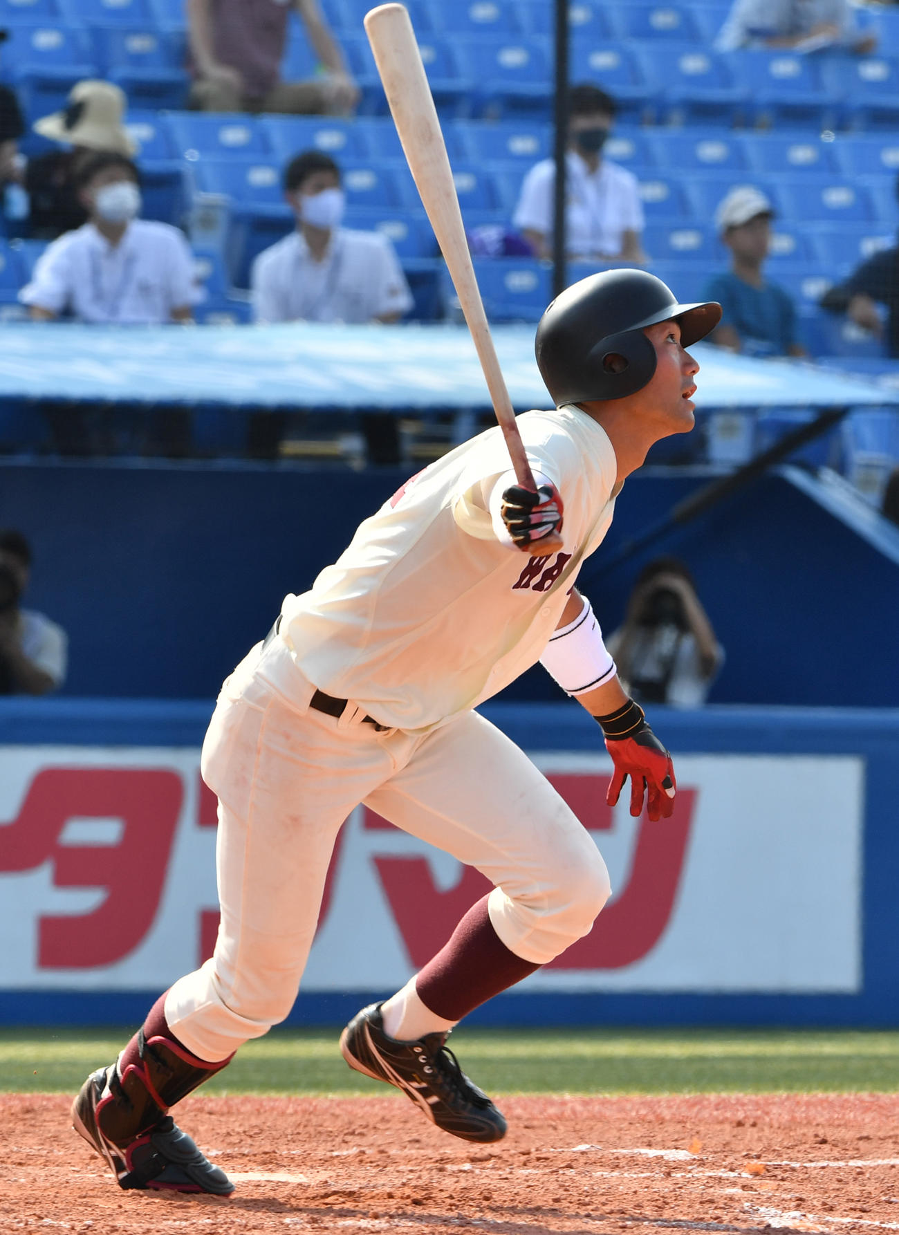 早大対立大　4回表早大1死一塁、滝沢は右越えに適時三塁打を放つ（撮影・柴田隆二）