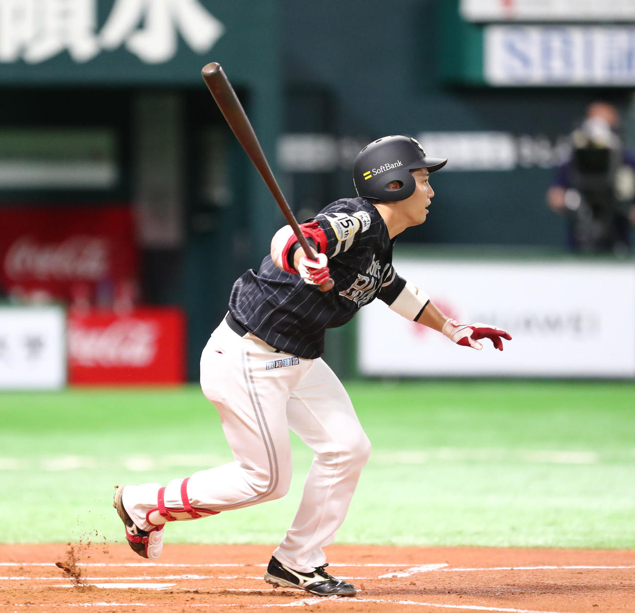 栗原は中前に先制適時打を放つ（撮影・梅根麻紀）