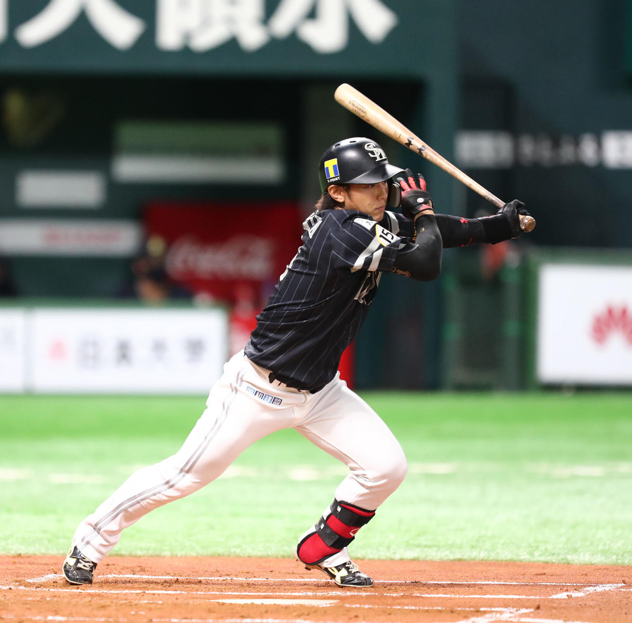 今宮は右前安打を放つ（撮影・梅根麻紀）