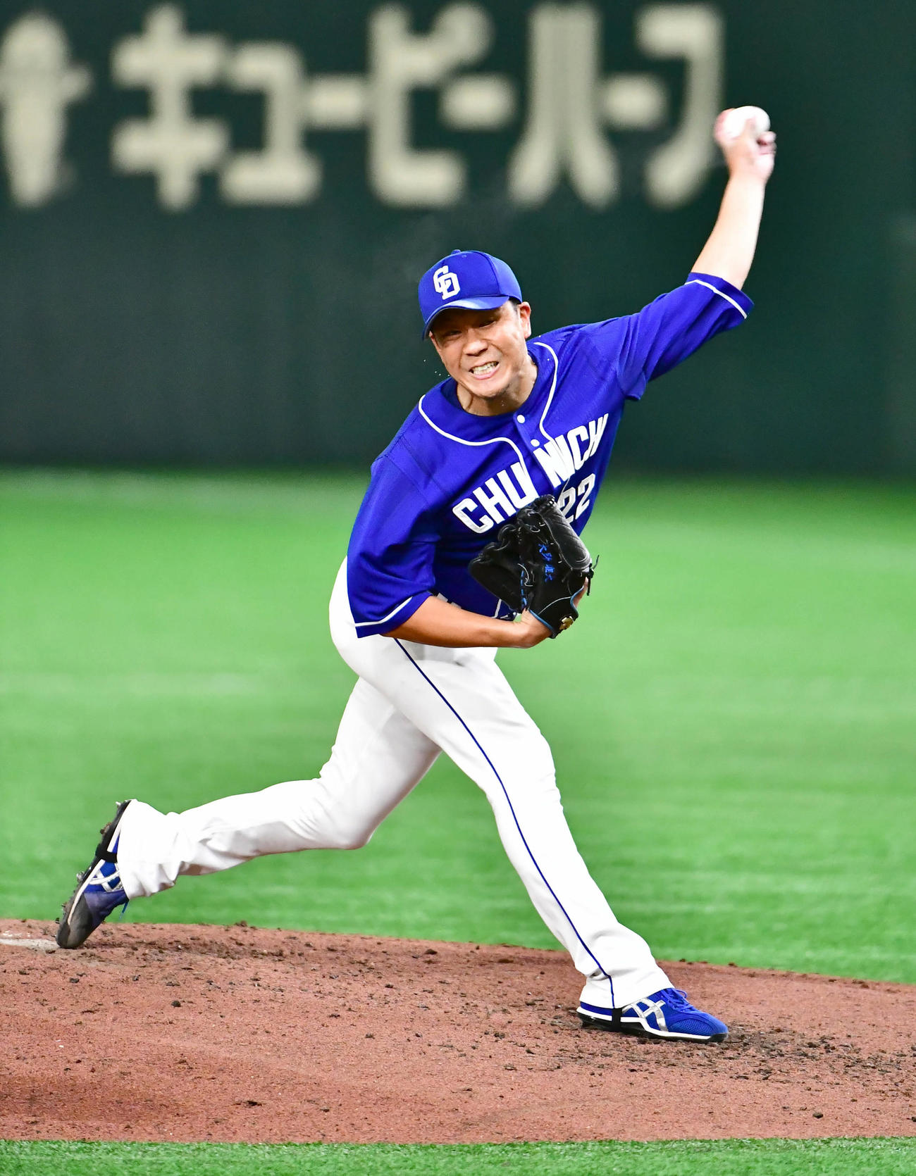 巨人対中日　熱投する中日先発の大野雄（撮影・小沢裕）