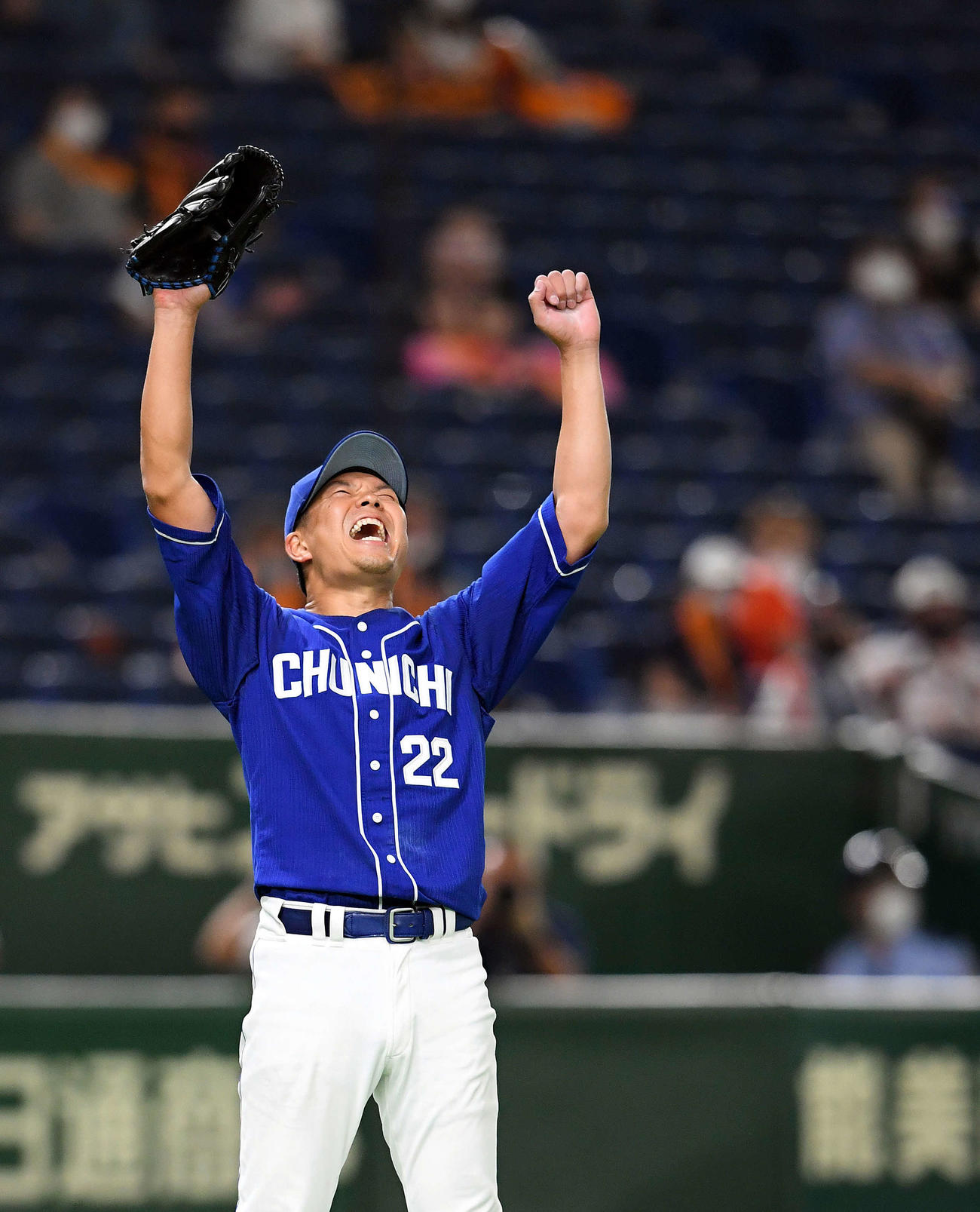 巨人対中日　9回裏巨人2死、ウィーラーを三ゴロに仕留め3試合連続完投勝利を飾り、ガッツポーズする中日大野雄（撮影・たえ見朱実）