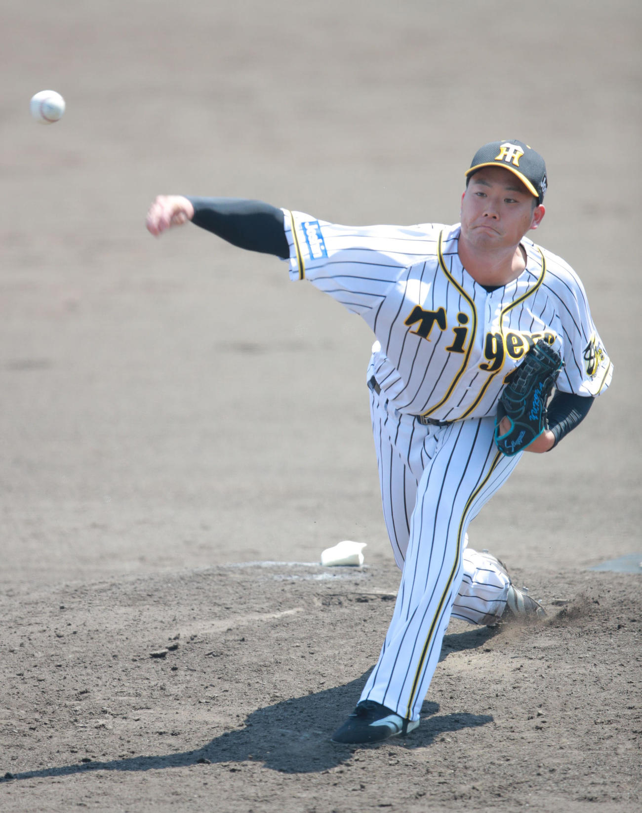 阪神対近大　3回から登板し、自己最速をマークするなど力投を見せた斎藤（代表撮影）