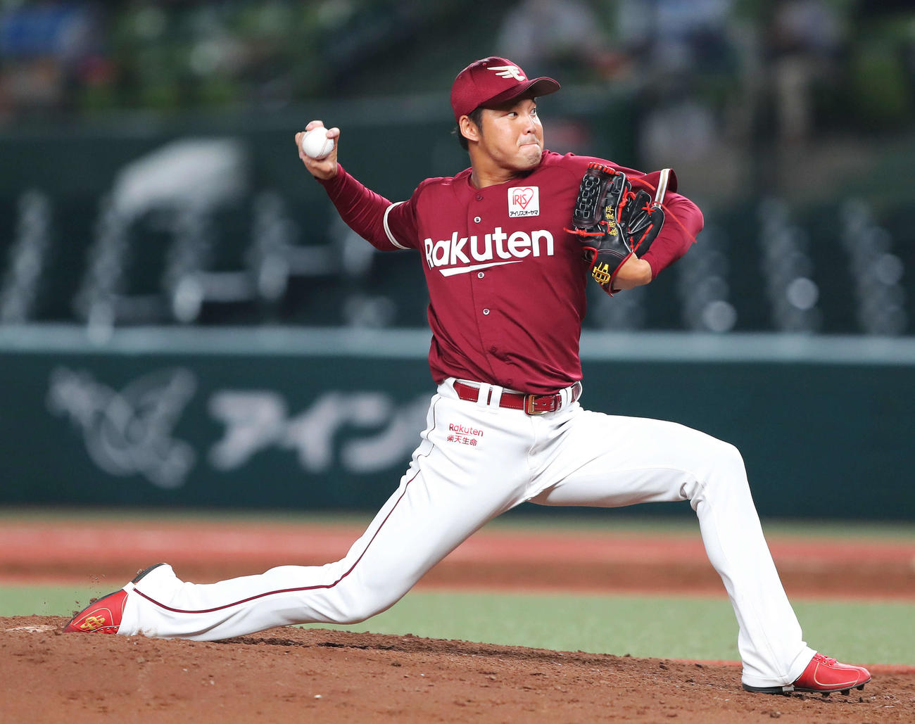 西武対楽天　4回裏西武の攻撃から登板する森原（撮影・河田真司）