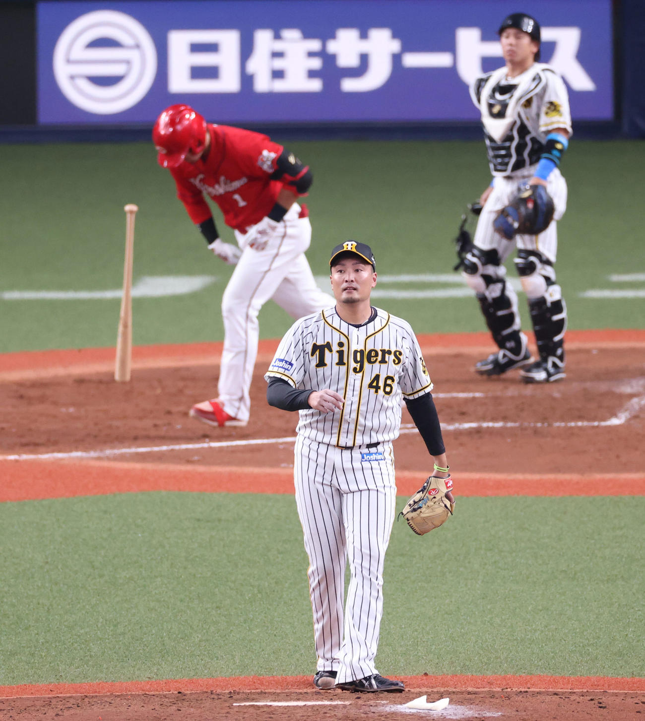 阪神対広島　3回表広島2死一塁、鈴木誠也を二飛に抑える秋山拓巳（撮影・清水貴仁）