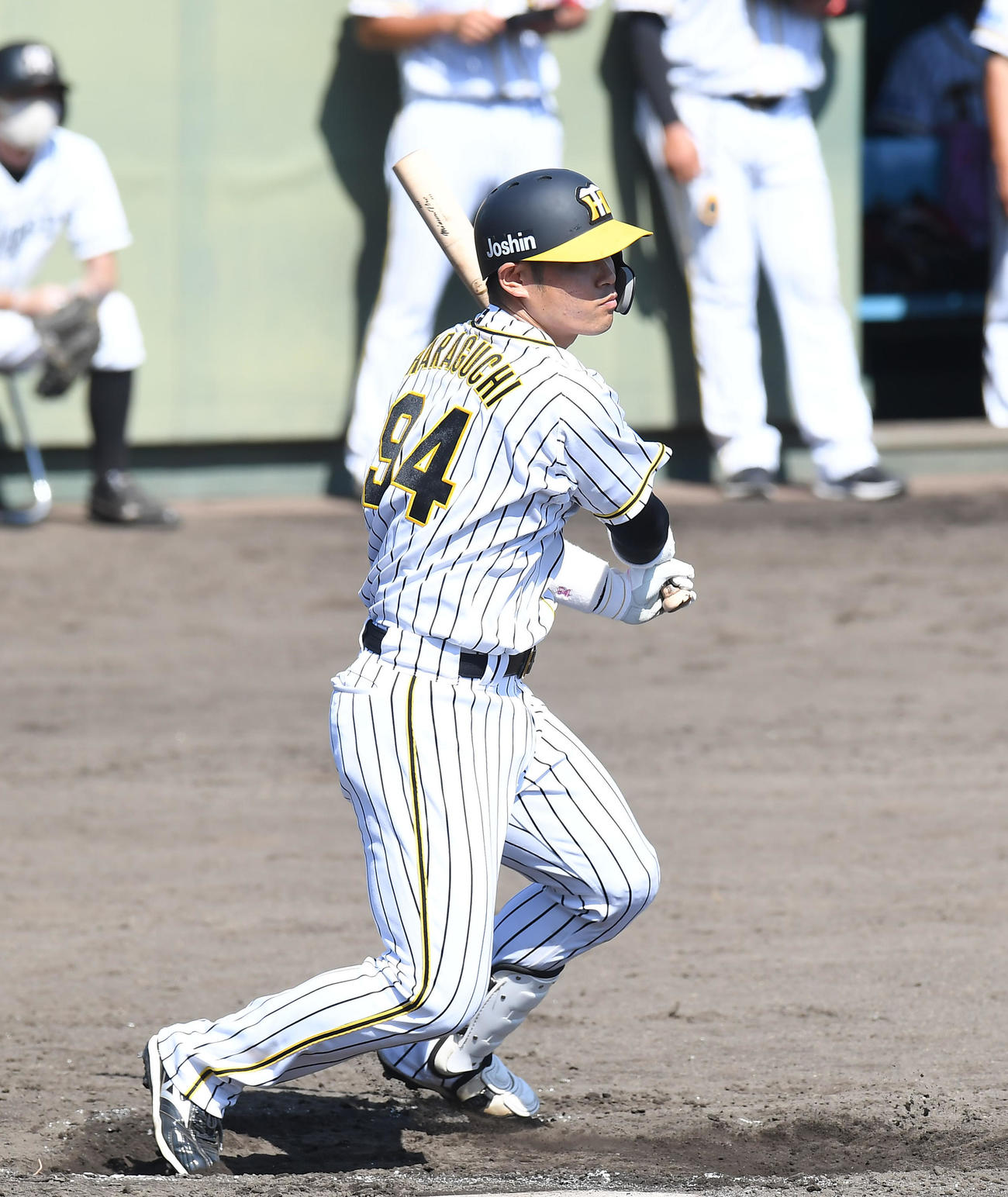 ウエスタン・リーグ　阪神対ソフトバンク　6回、右前に安打を打つ阪神・原口文仁（代表撮影）