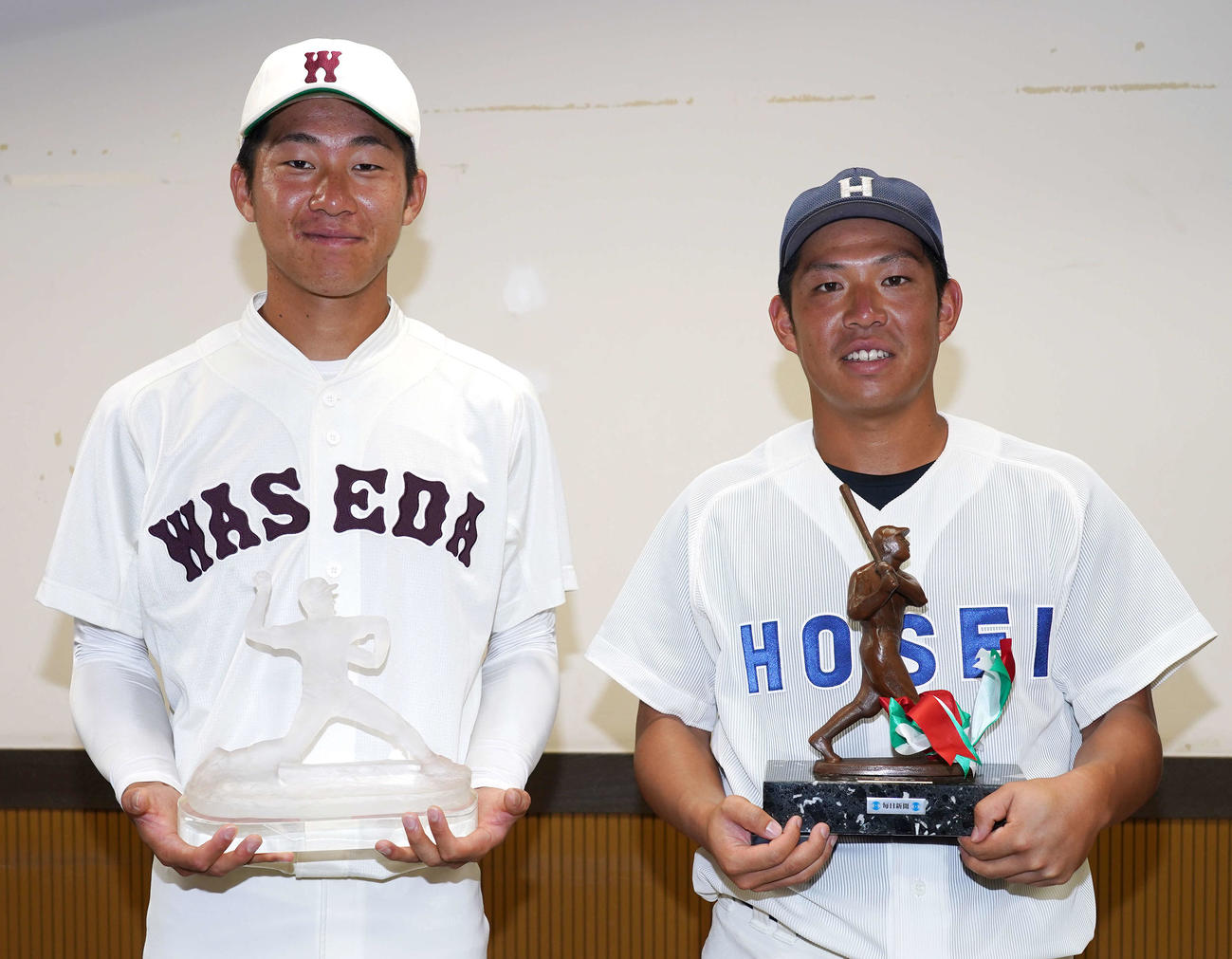 東京6大学野球春季リーグ首位打者の法大・永広（右）と最優秀防御率の早大・徳山（撮影・江口和貴）