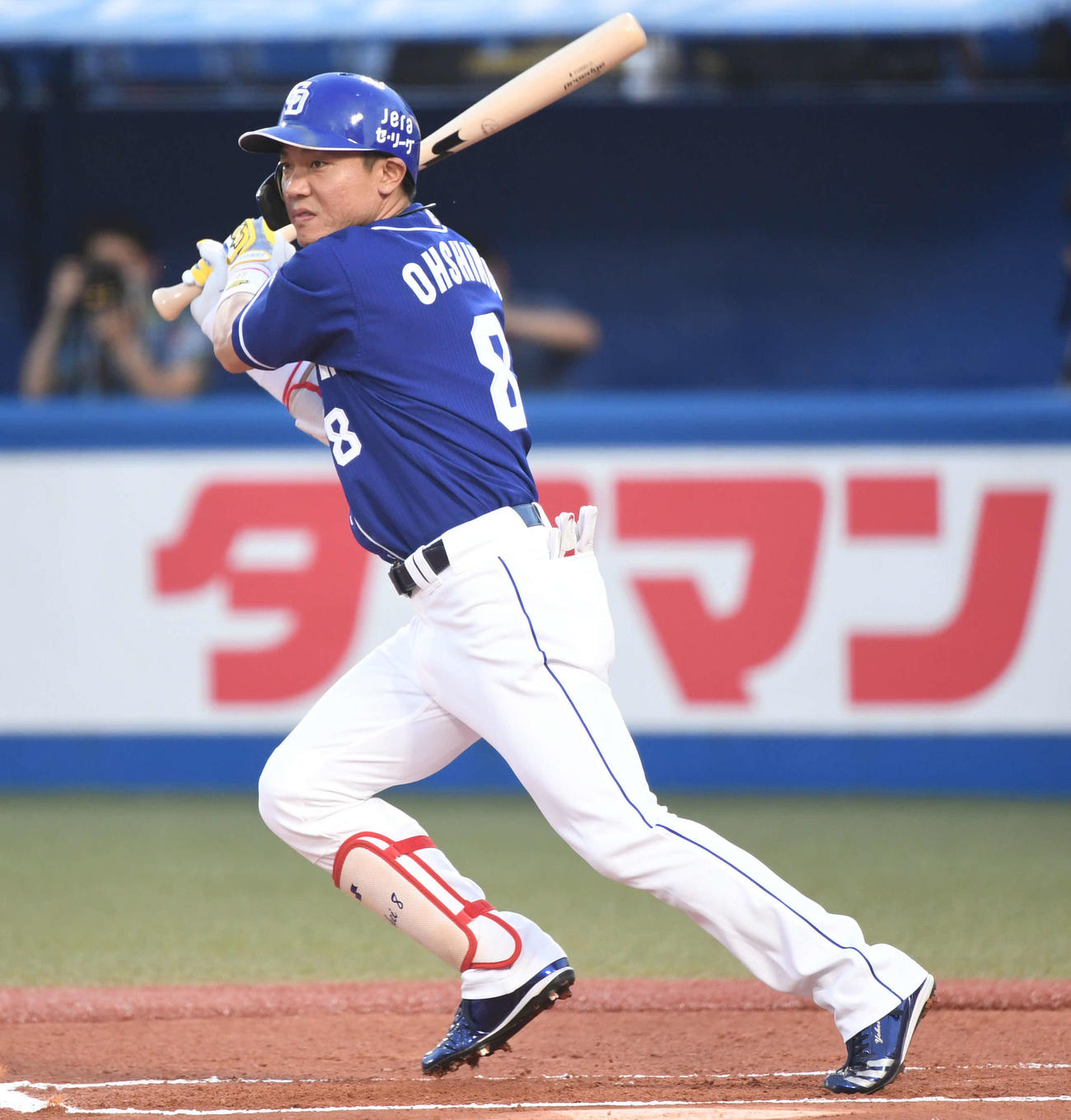 ヤクルト対中日　1回表中日無死、大島は左前打を放つ（撮影・山崎安昭）
