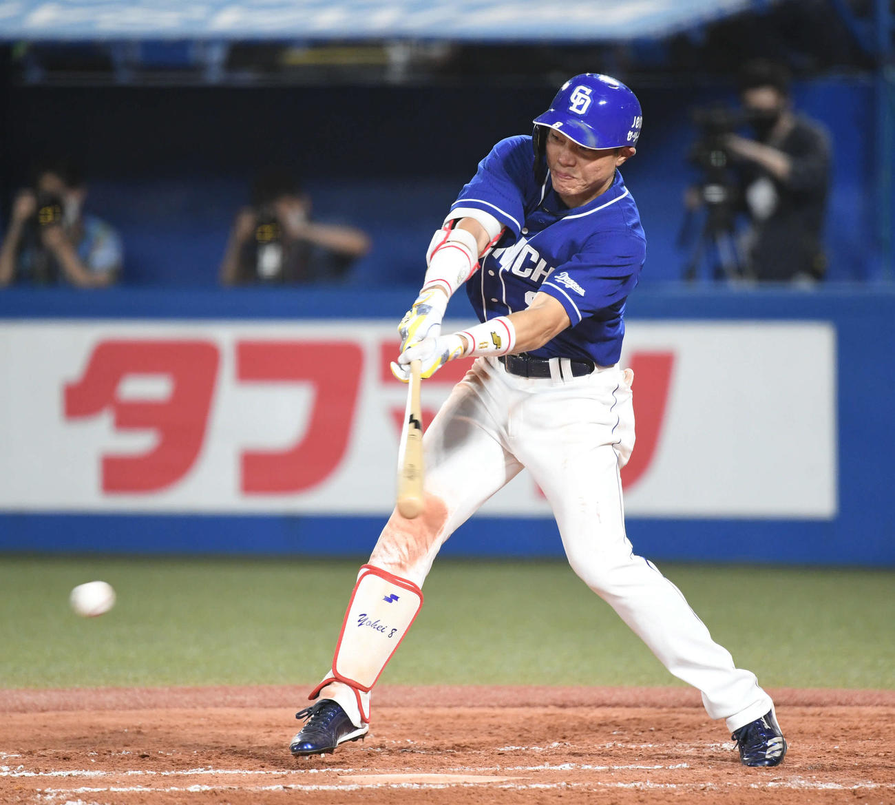 ヤクルト対中日　8回表中日無死、大島は遊撃内野安打を放ち、通算1500安打を達成（撮影・山崎安昭）