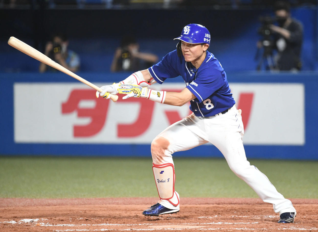 ヤクルト対中日　8回表中日無死、大島は遊撃内野安打を放ち、通算1500安打を達成（撮影・山崎安昭）