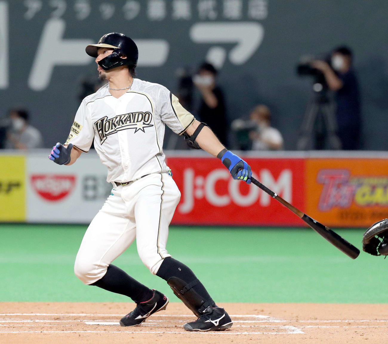 日本ハム対楽天　1回裏日本ハム1死、大田は二塁打を放つ（撮影・佐藤翔太）