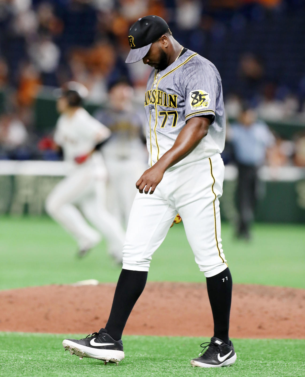 巨人対阪神　6回裏巨人1死、ガルシアは岡本に右越え本塁打を浴びる（撮影・加藤哉）