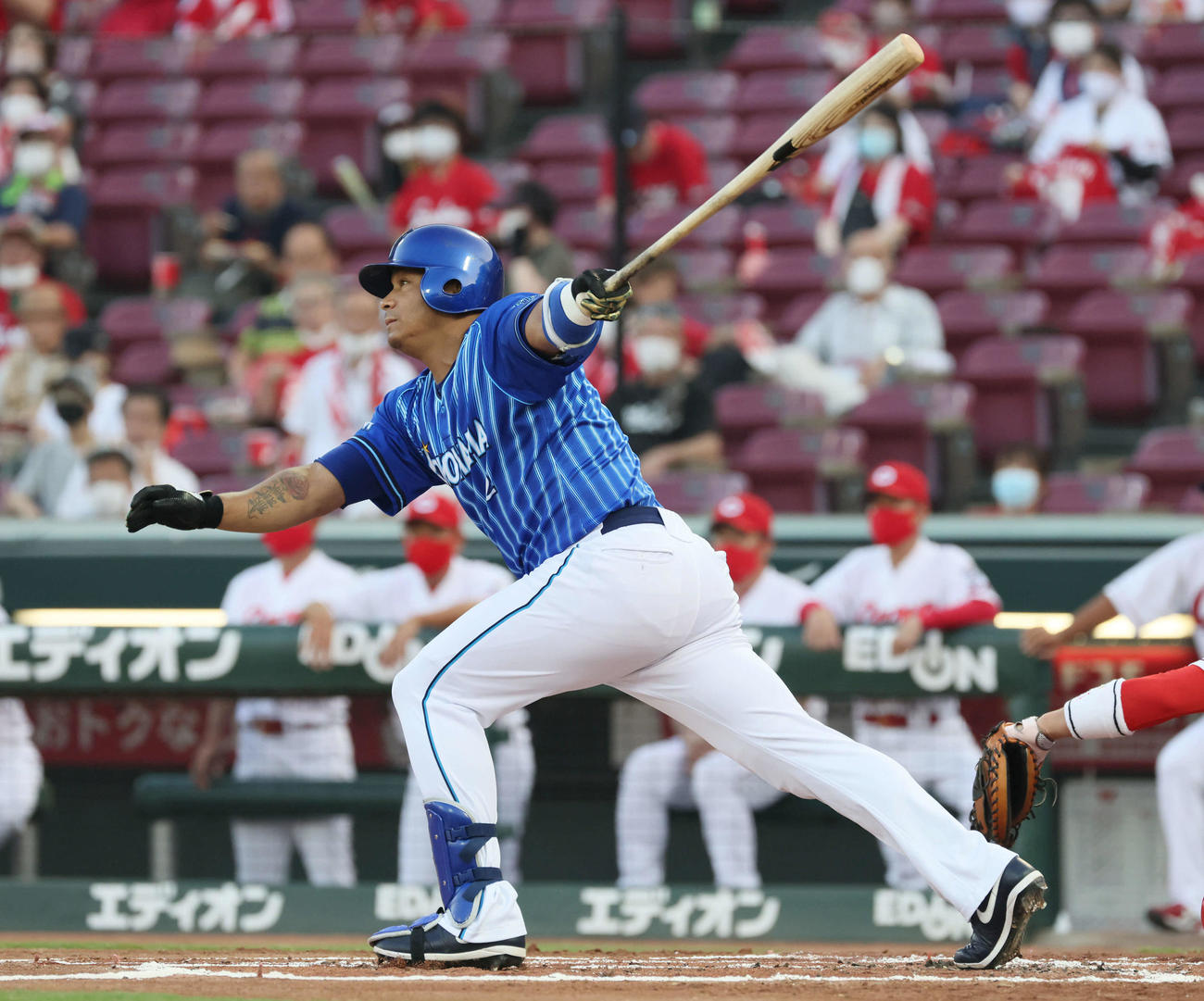 1回表DeNA2死満塁、ロペスは先制中前2点適時打を放つ（撮影・加藤孝規）