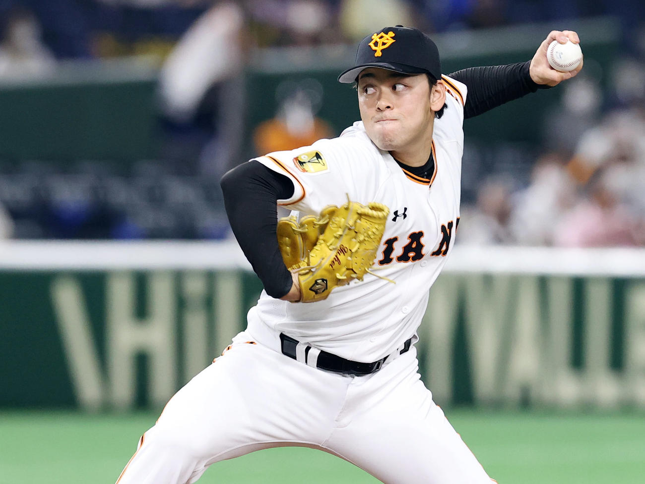 巨人対阪神　7回、巨人5番手で登板し力投する高梨（撮影・垰建太）
