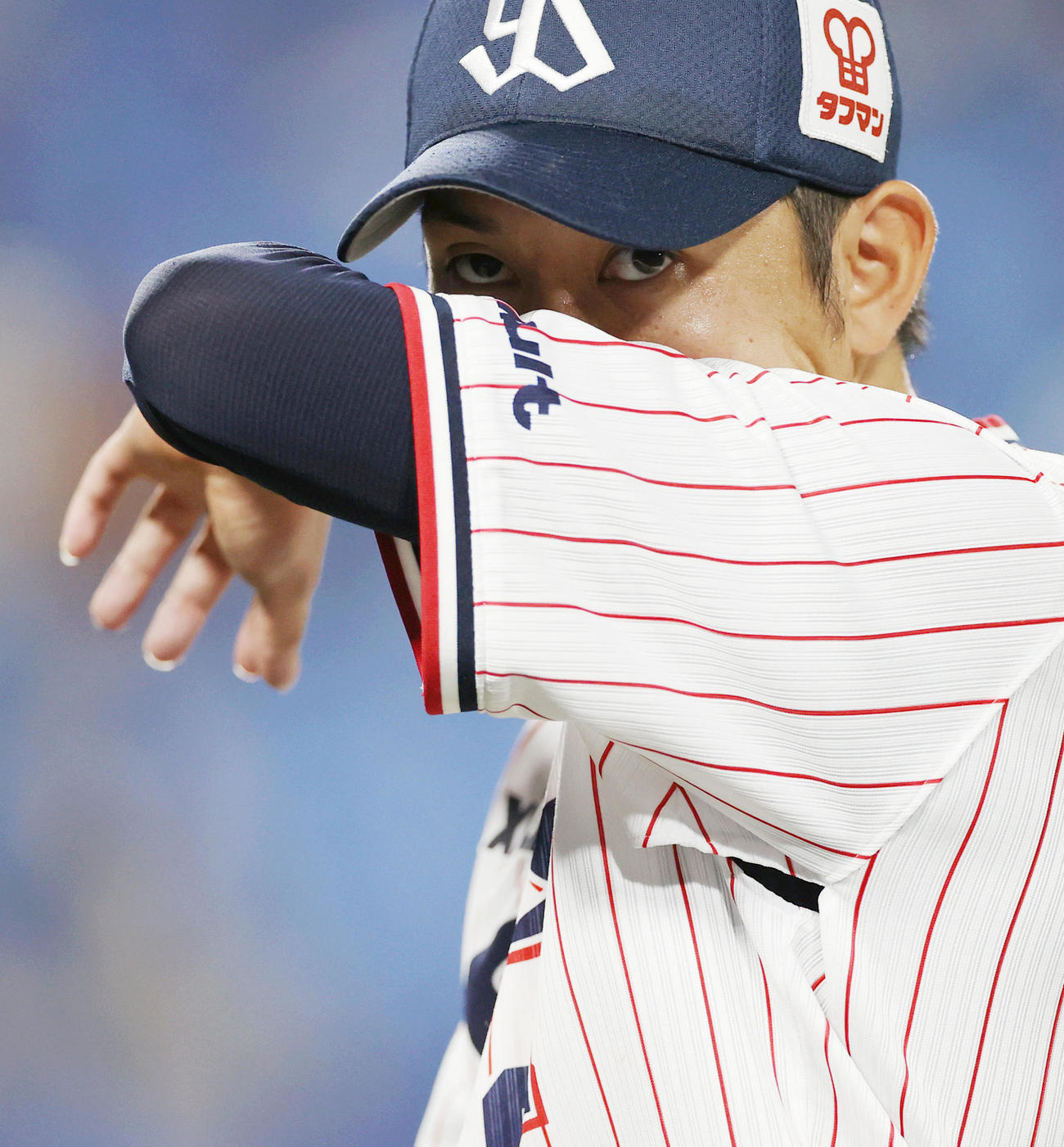 ヤクルト対中日　3回表途中、6失点で降板する原（撮影・狩俣裕三）