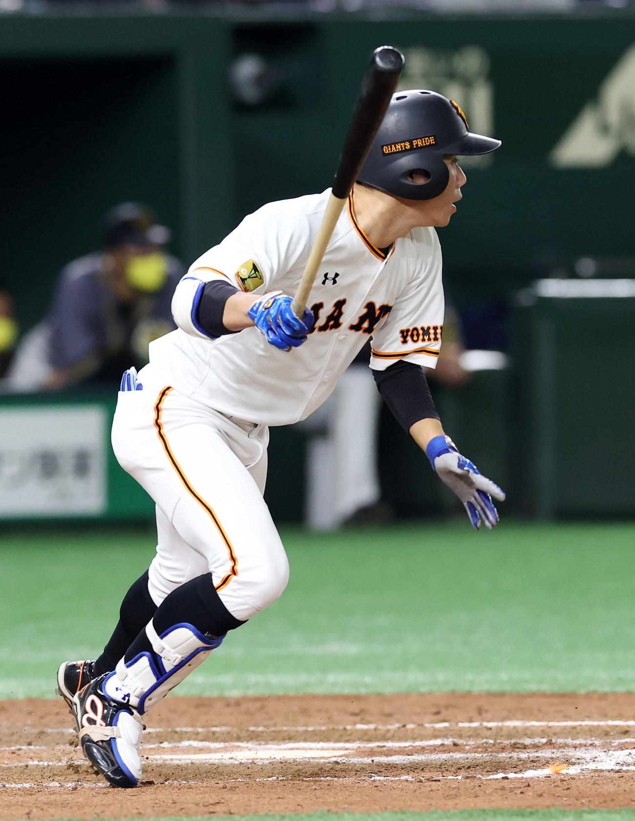 巨人対阪神　8回裏巨人無死、左前安打を放つ松原（撮影・垰建太）