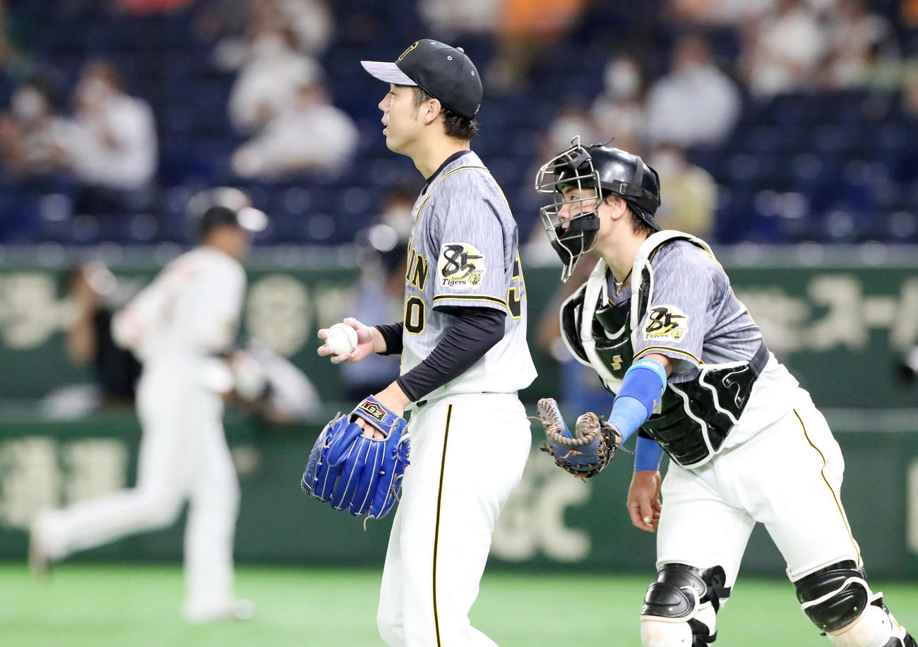 巨人対阪神　6回裏巨人無死三塁、青柳は坂本勇に中犠飛を打たれ失点する（撮影・加藤哉）