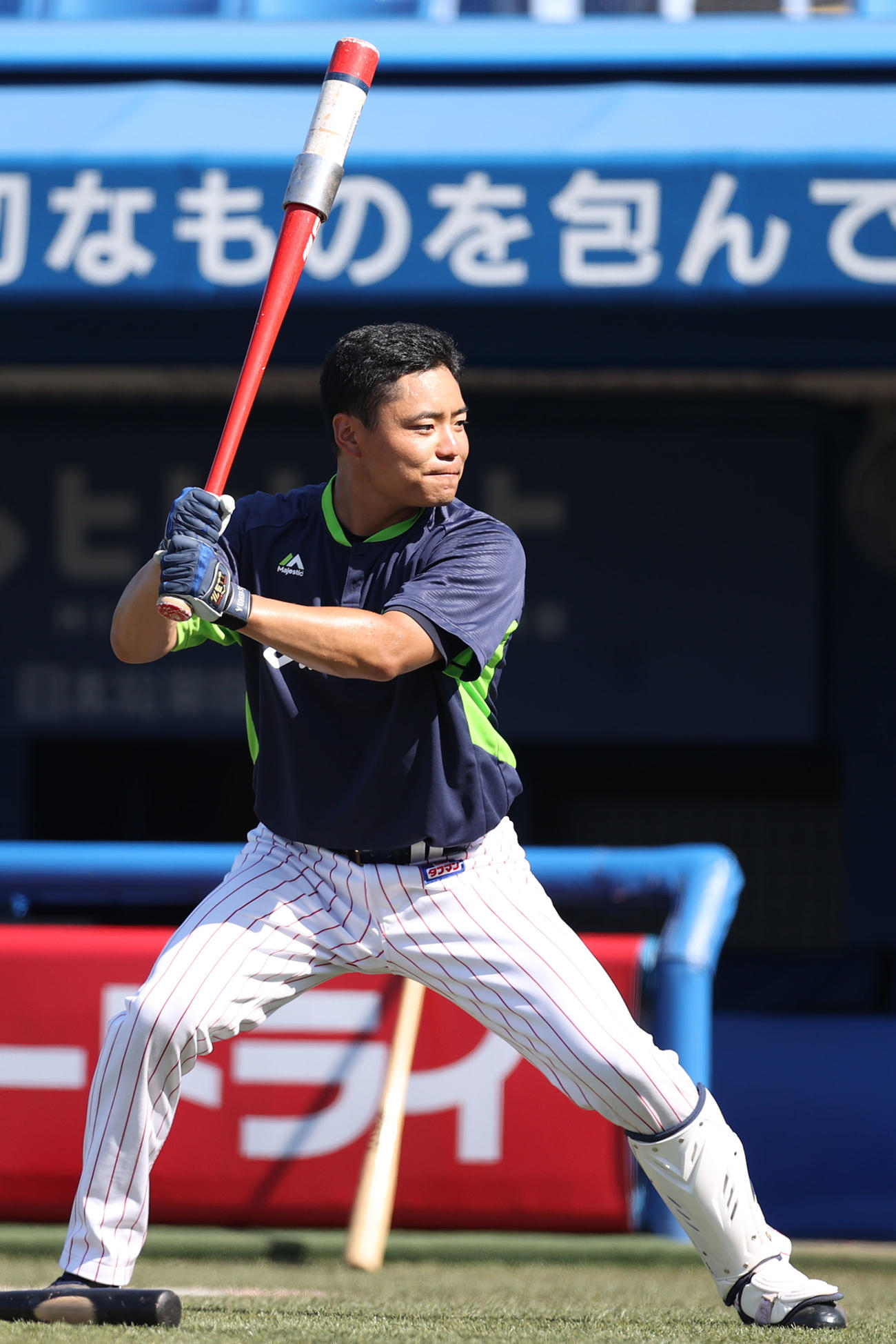 ヤクルト対中日　試合前に打撃練習をする中村（撮影・狩俣裕三）