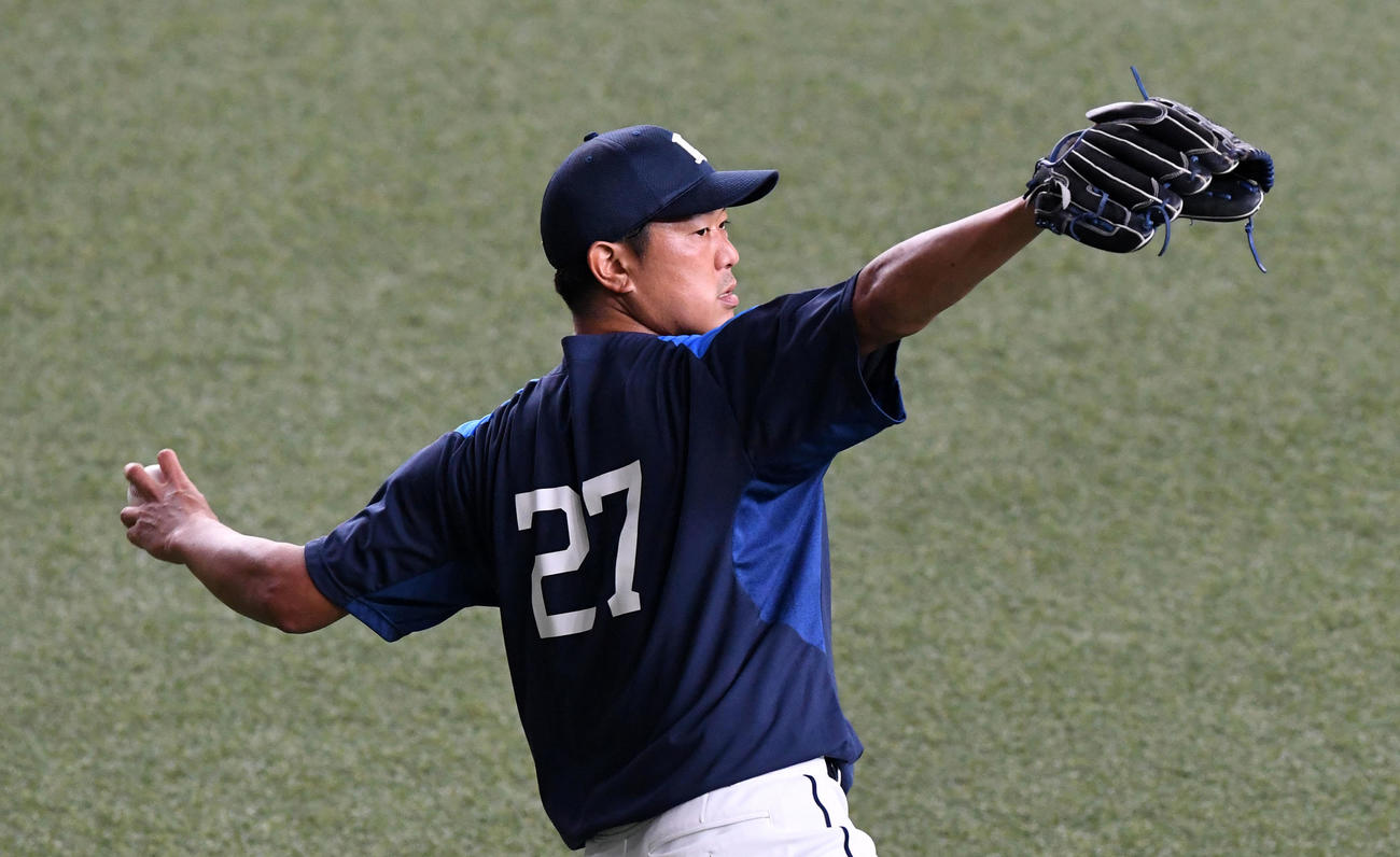 オリックス対西武　キャッチボールを行う内海（撮影・前岡正明）
