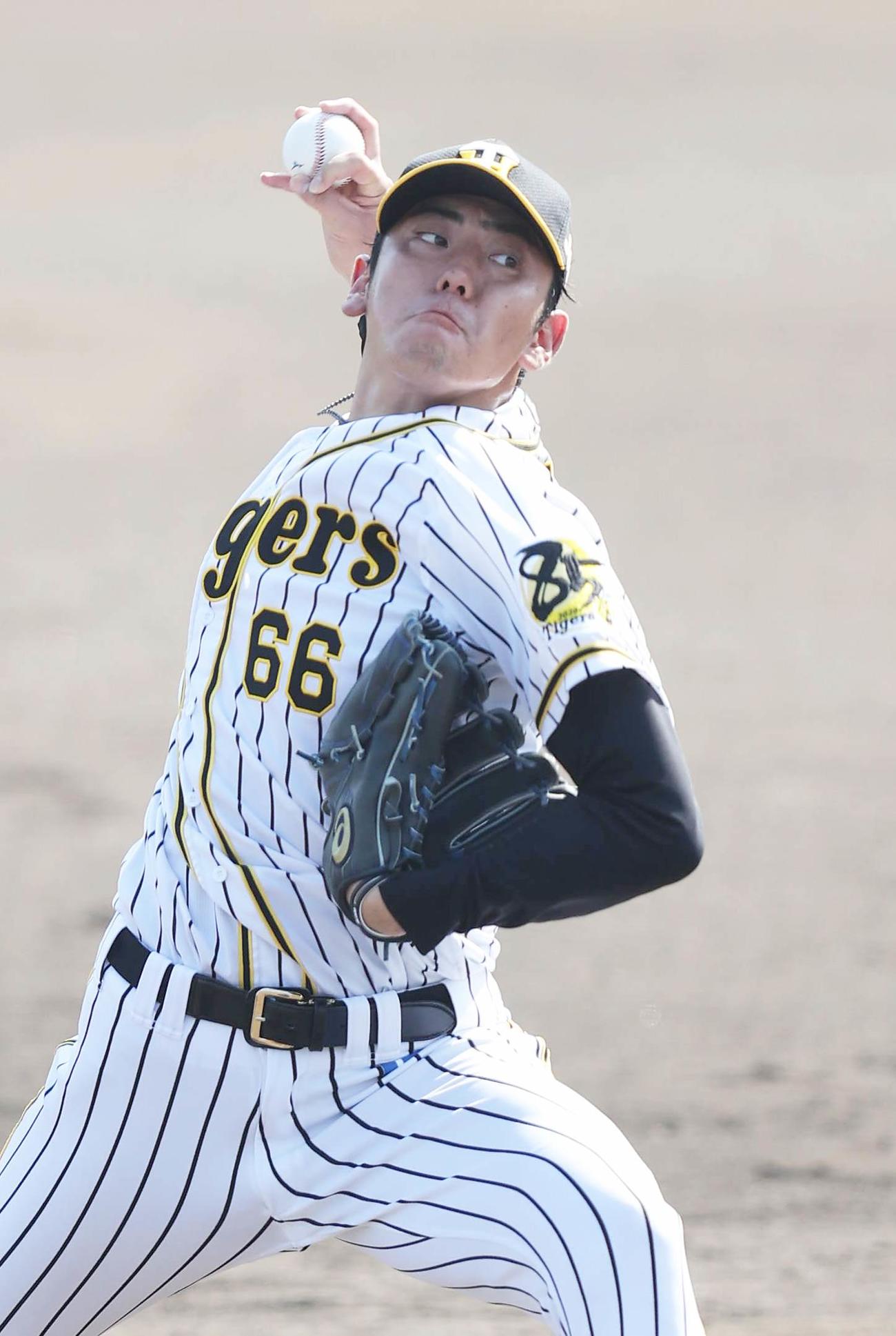 8回から登板し、1イニングを無失点に抑えた小川（代表撮影）