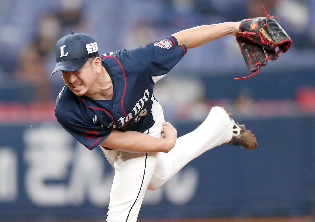 オリックス対西武　6回裏オリックス2死満塁、中川に投げ込む宮川（撮影・上山淳一）
