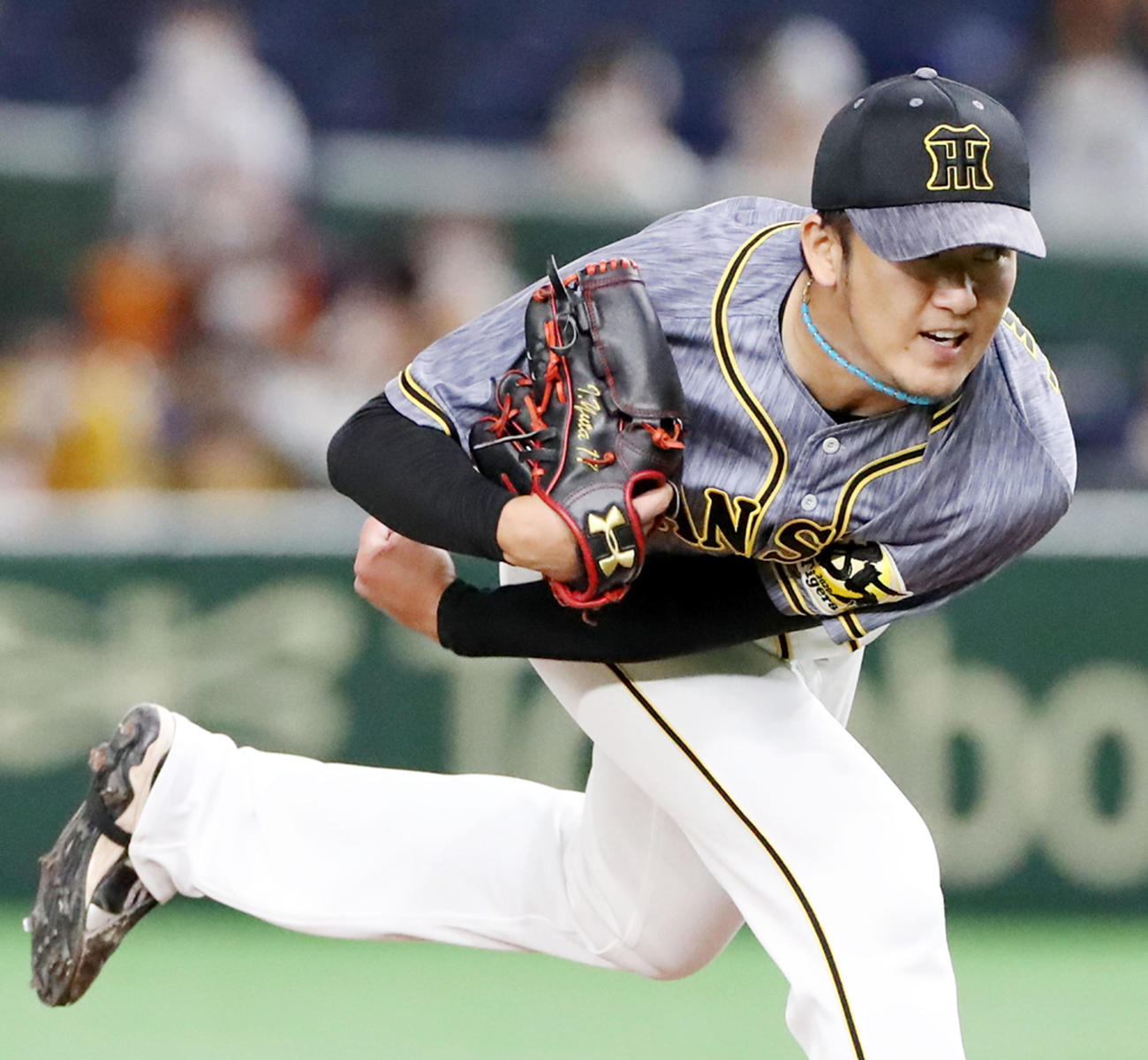 巨人対阪神　7回裏、阪神2番手で登板する岩貞（撮影・加藤哉）