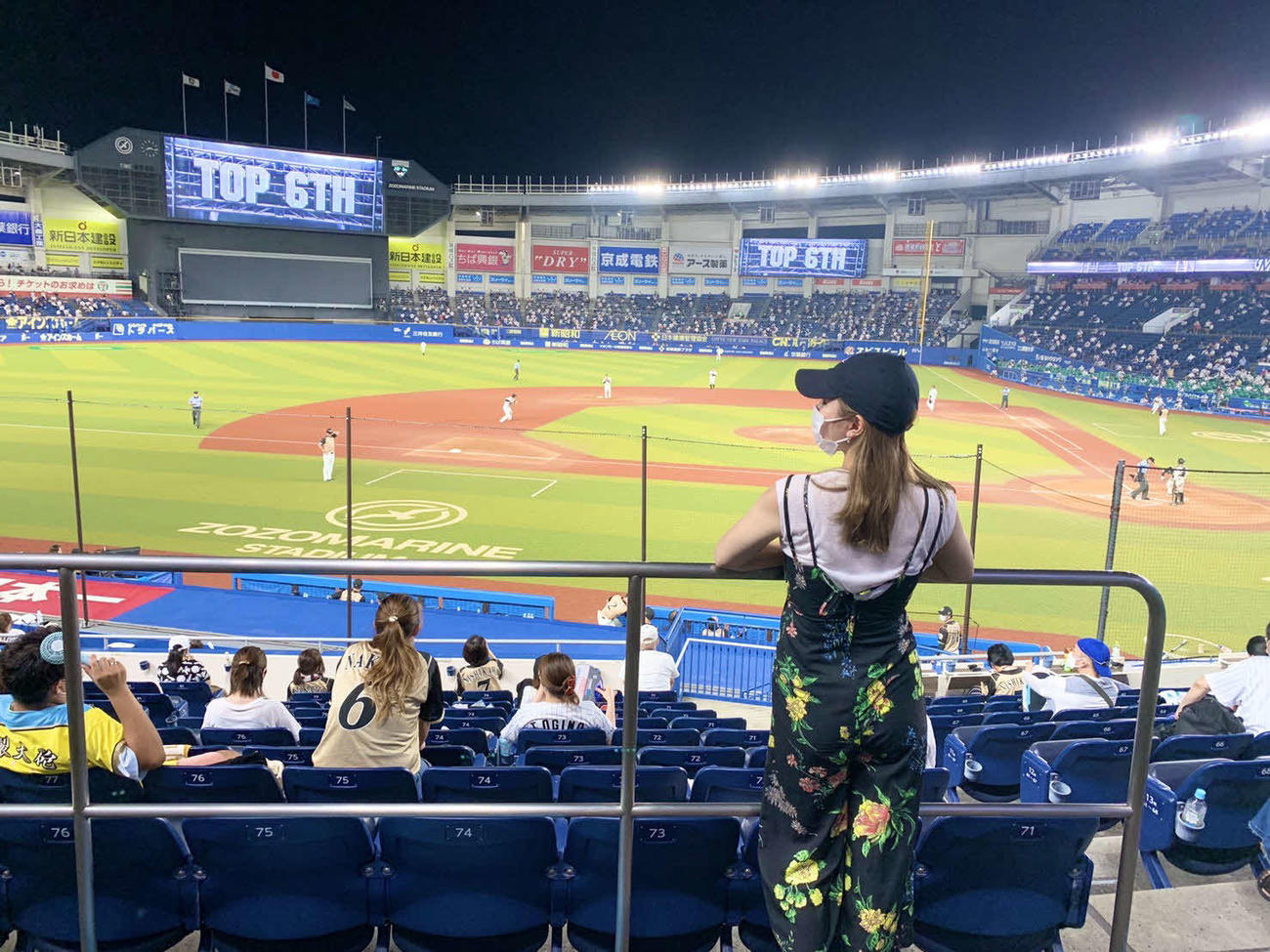 ZOZOマリンでの試合を観戦する宮崎美穂