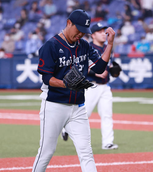 4回に先制3点本塁打で失点し悔しがる内海哲也(撮影・清水貴仁)