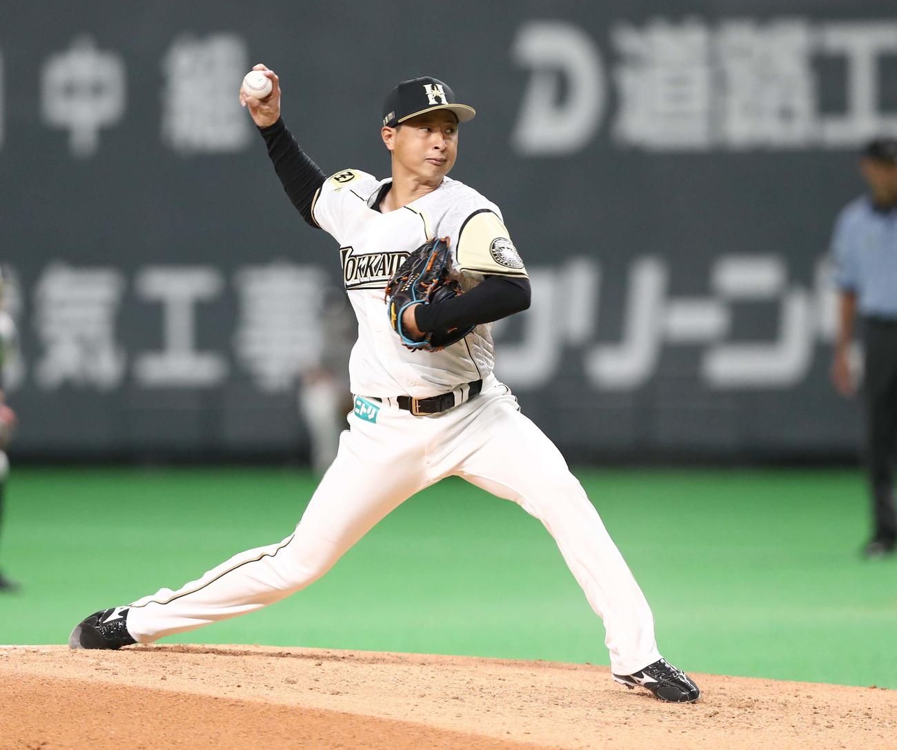 日本ハム対楽天　4回から登板の日本ハム村田（撮影・黒川智章）