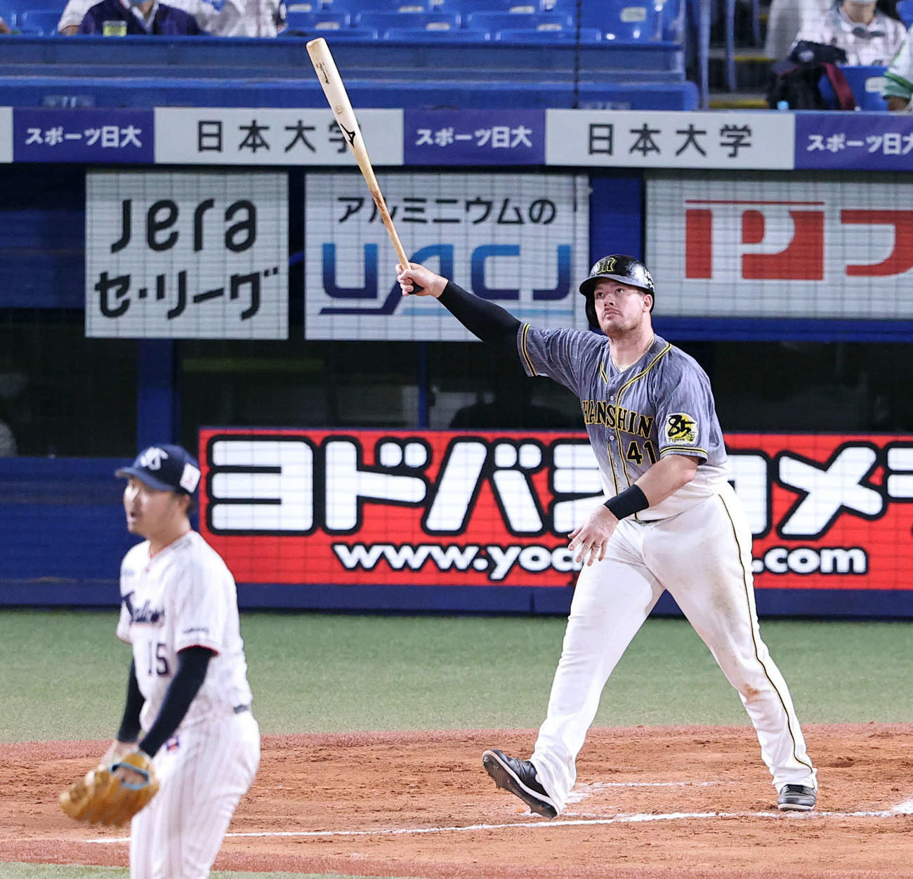 ヤクルト対阪神　8回表阪神1死、ボーアは右中間ソロ本塁打を放つ。投手大下（撮影・浅見桂子）