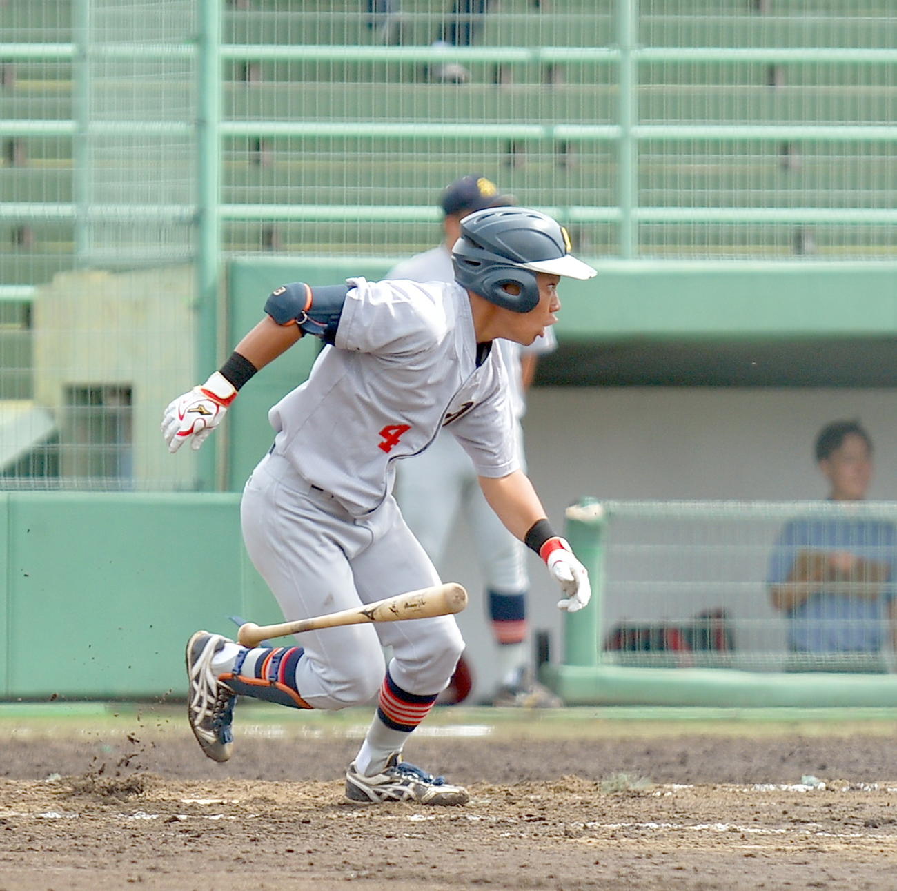 青森大対ノースアジア大　2回表青森大2死一、三塁、左前に先制適時打を放つ高井（撮影・鎌田直秀）