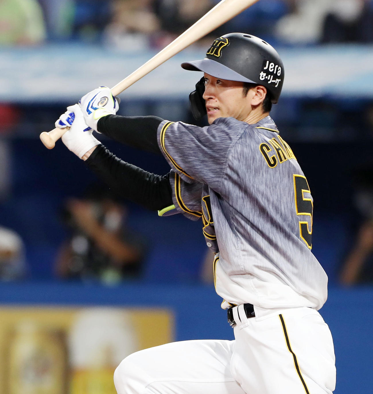 ヤクルト対阪神　4回表阪神2死二塁、近本光司は左越え適時三塁打を放つ（撮影・加藤哉）