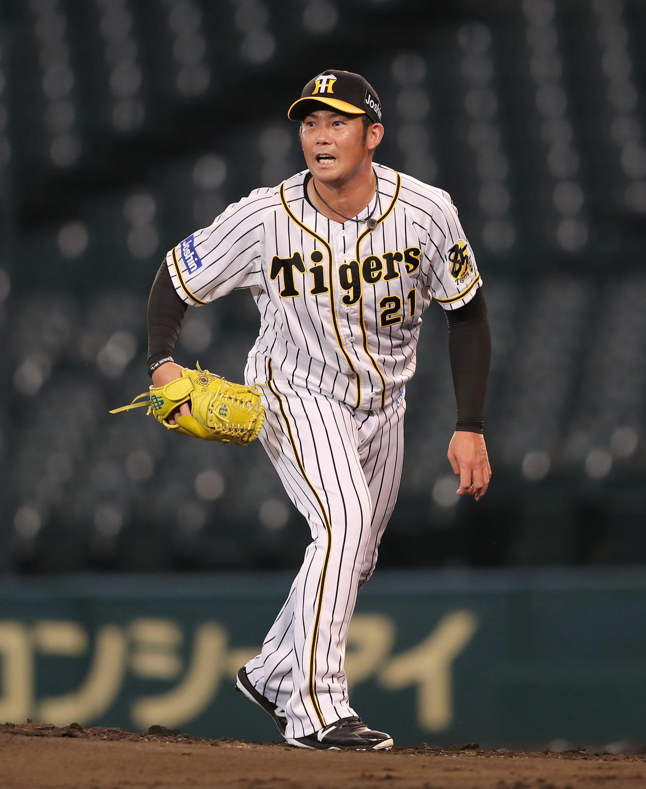 ウエスタン・リーグ　阪神対中日　6回表中日2死一、三塁、石垣に勝ち越し適時打を浴びる岩田（撮影・前田充）