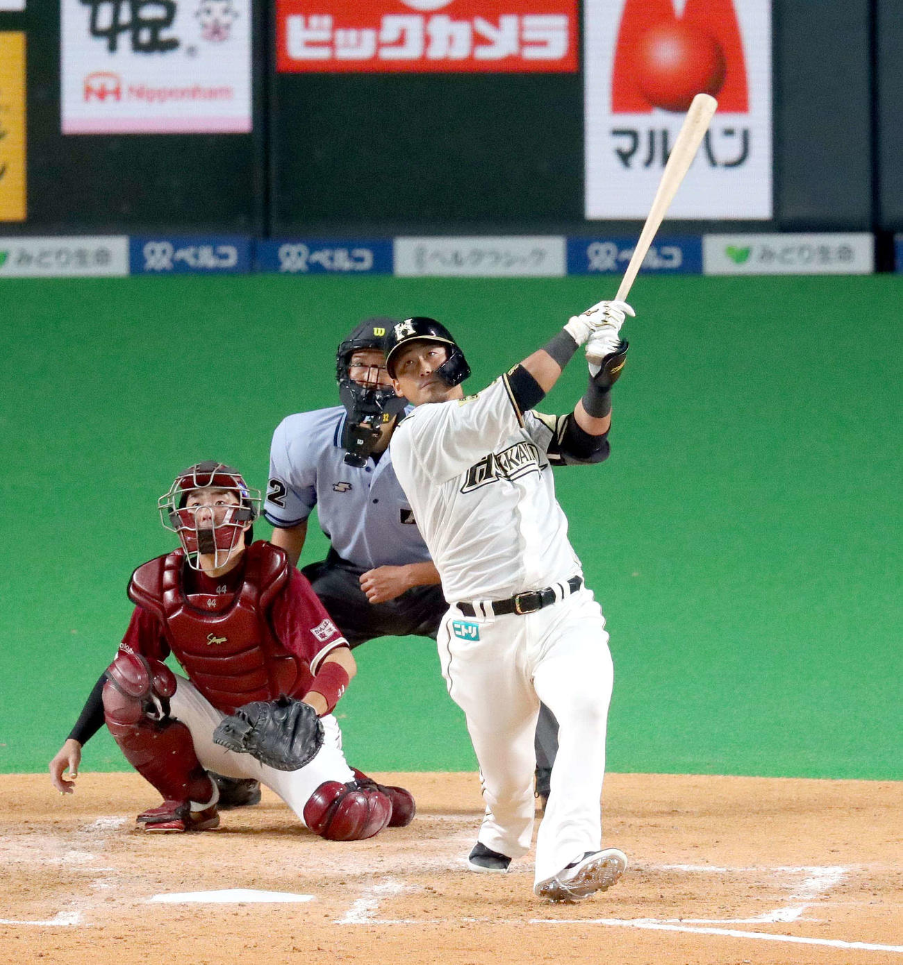 日本ハム対楽天　5回裏日本ハム2死、中田は右越え本塁打を放つ（撮影・佐藤翔太）