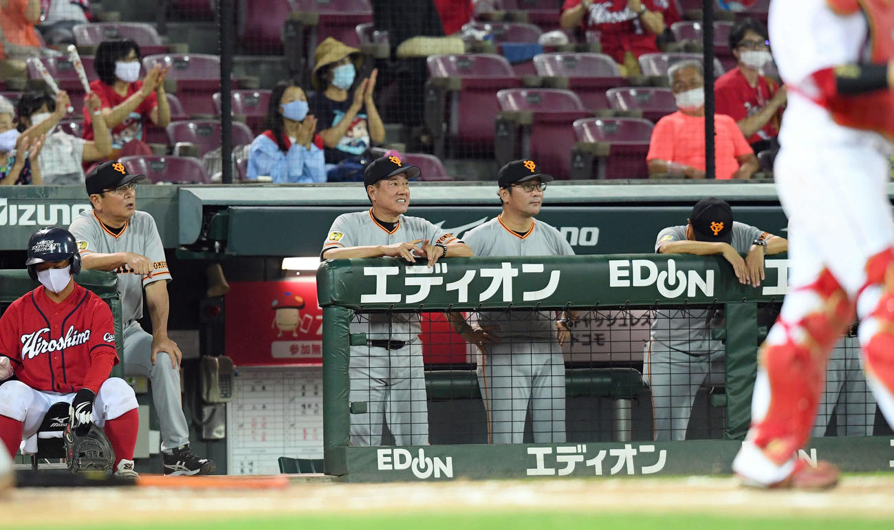 広島対巨人　広島に3連敗を喫した巨人原監督（撮影・たえ見朱実）